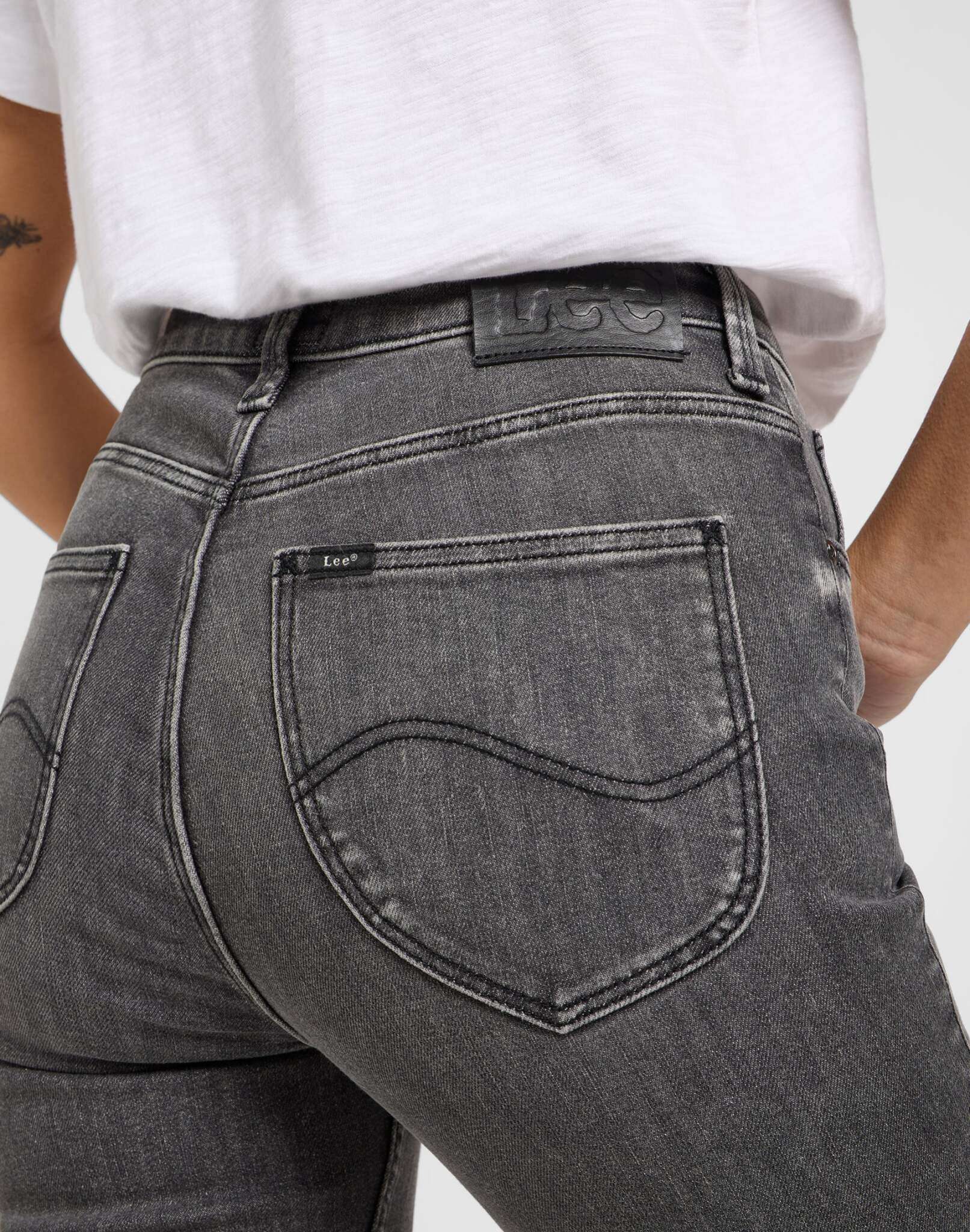 Breese in jeans sbiaditi Lee