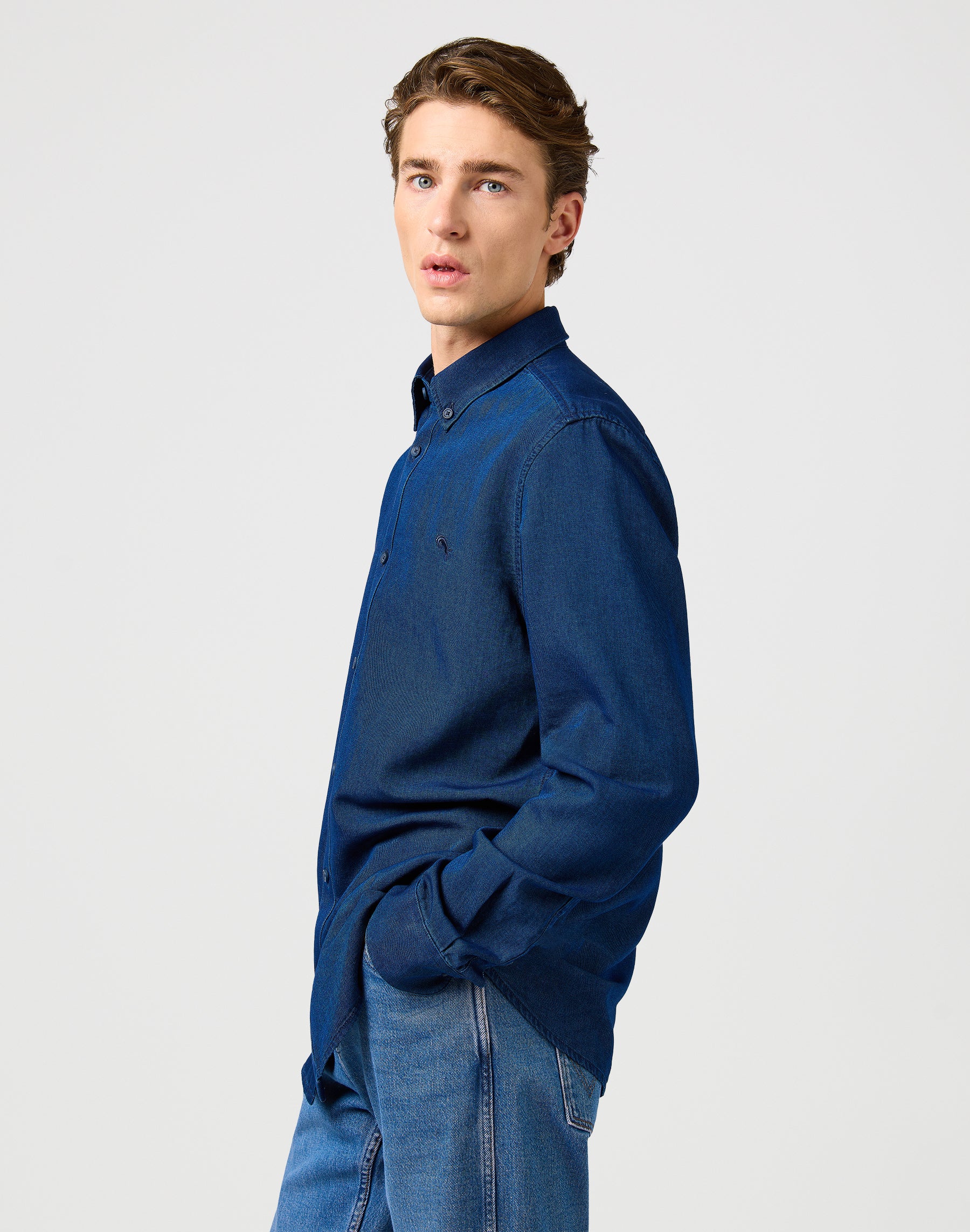 Camicia Oxford in Indigo Camicie Oxford Wrangler