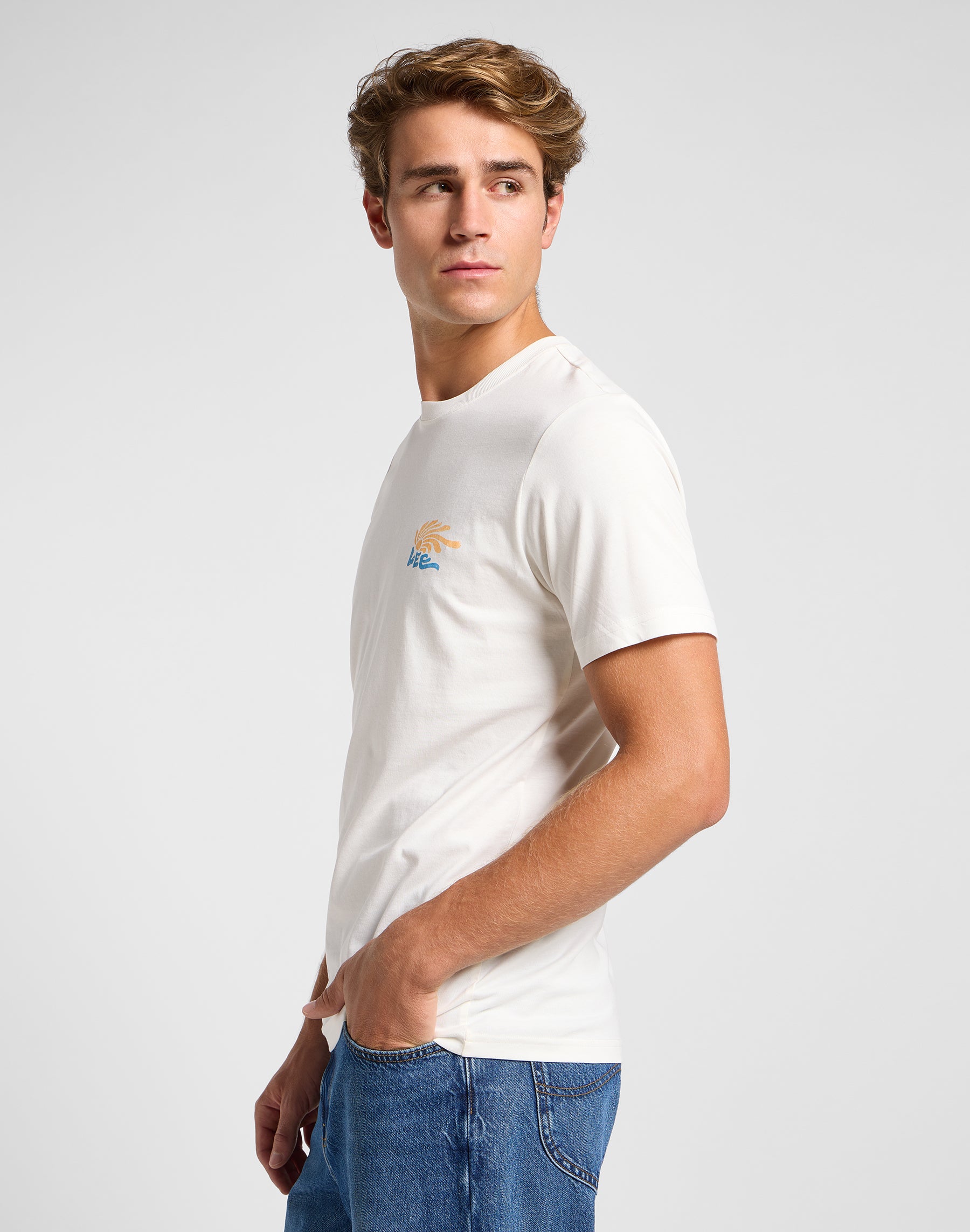 T-shirt media con logo in ecru T-Shirt Lee