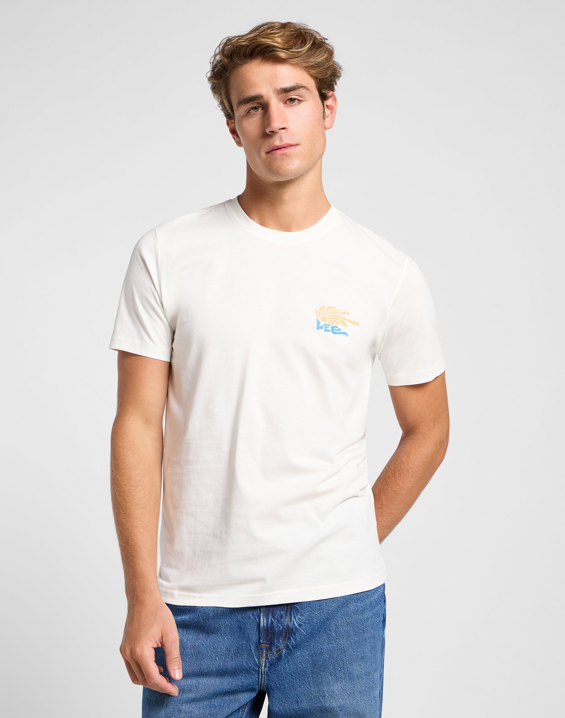 T-shirt media con logo in ecru T-Shirt Lee