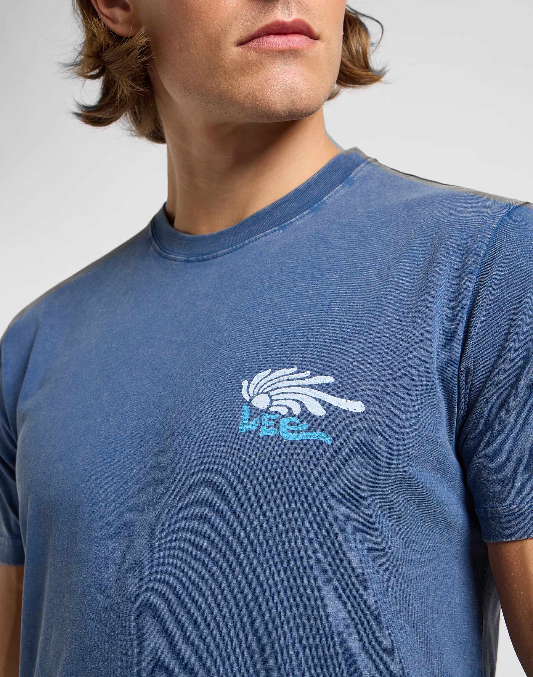 T-shirt media con logo in Orion Blue T-Shirt Lee