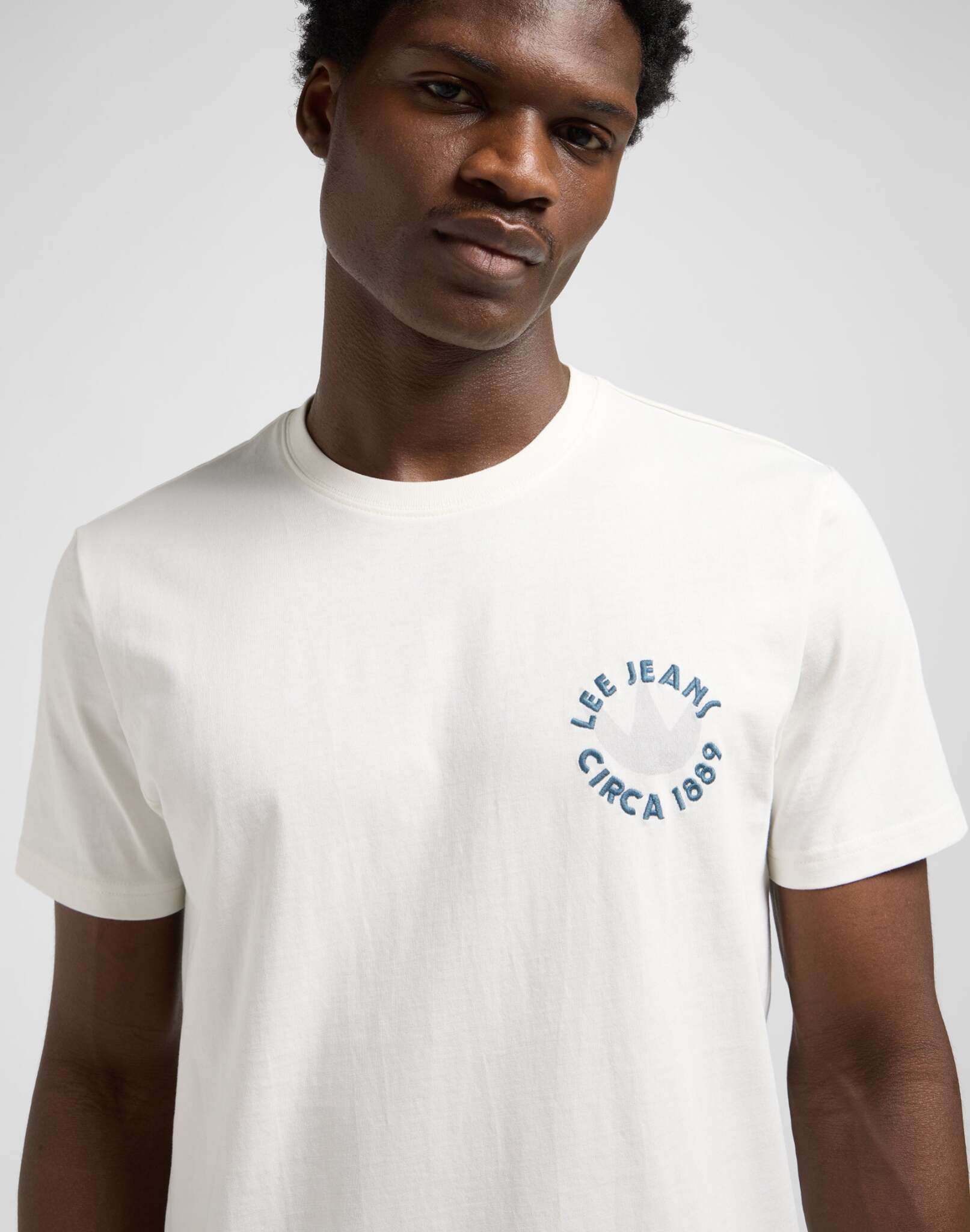 Ss Elevated Ess Logo Tee in Ecru T-Shirt Lee