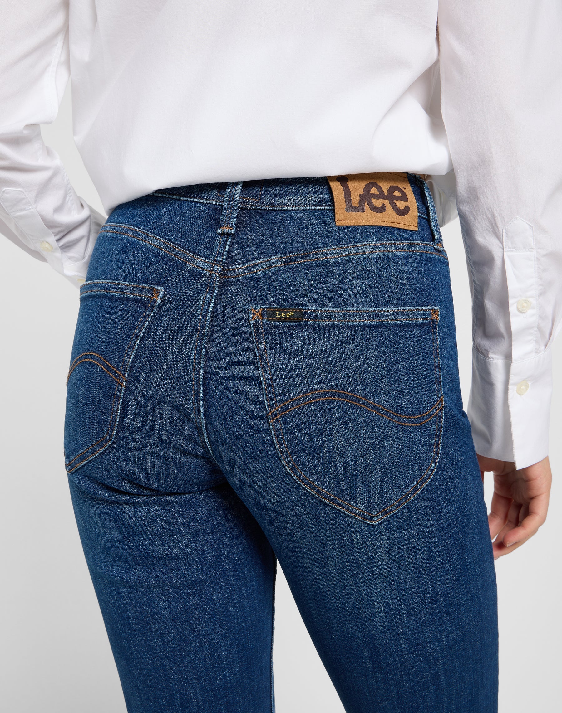 Marion in Jeans Sea Voyage Lee