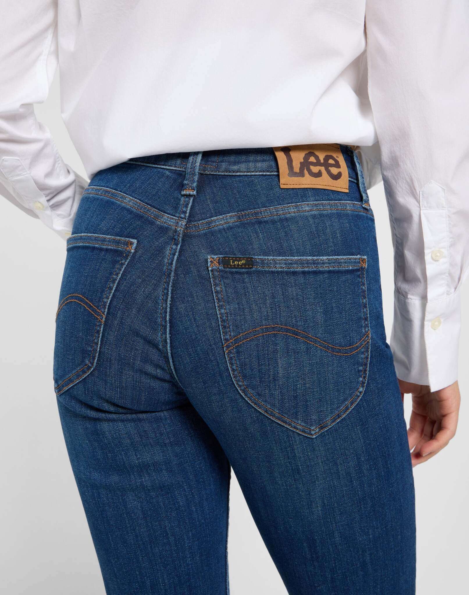 Marion in Jeans Sea Voyage Lee