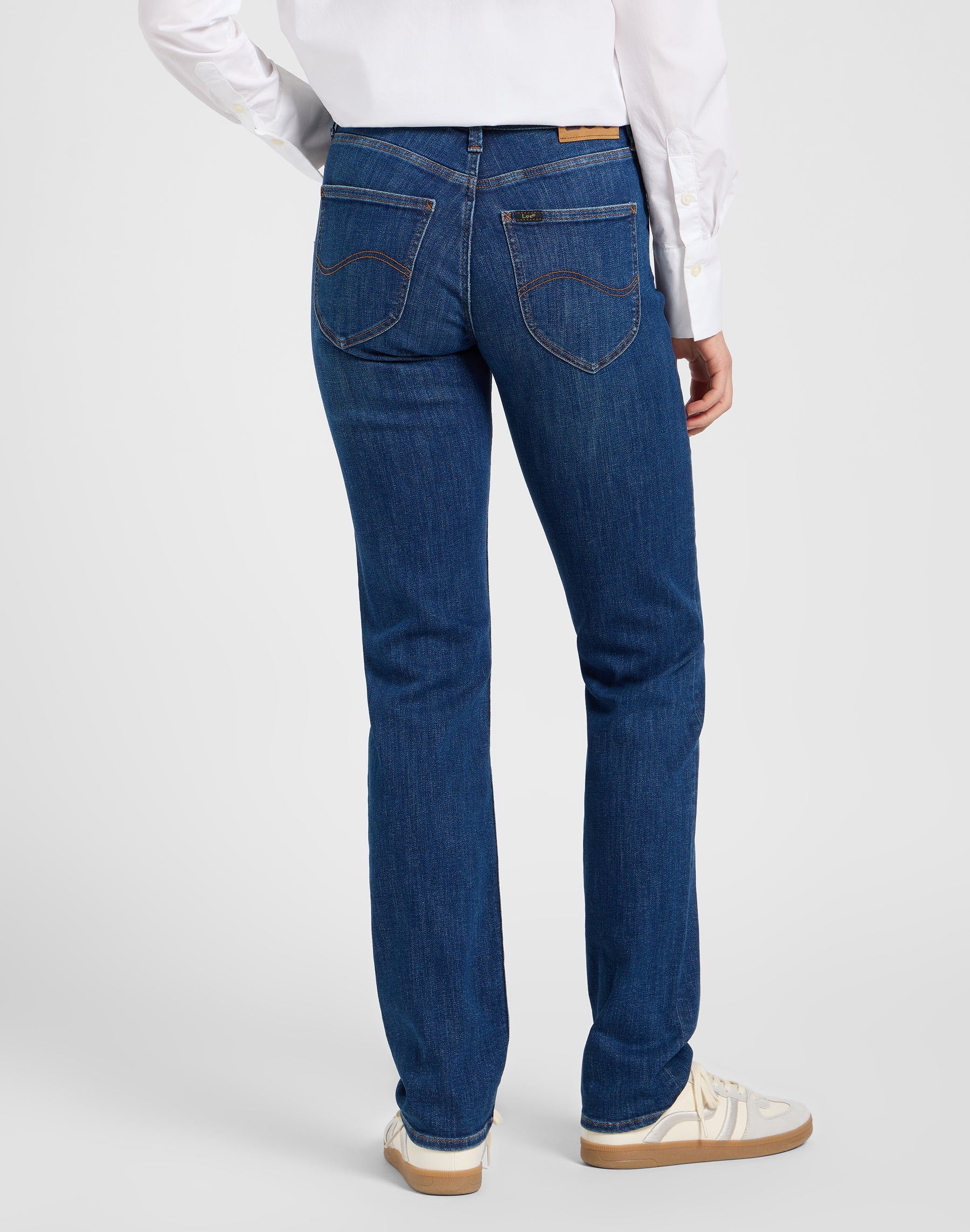 Marion in Jeans Sea Voyage Lee