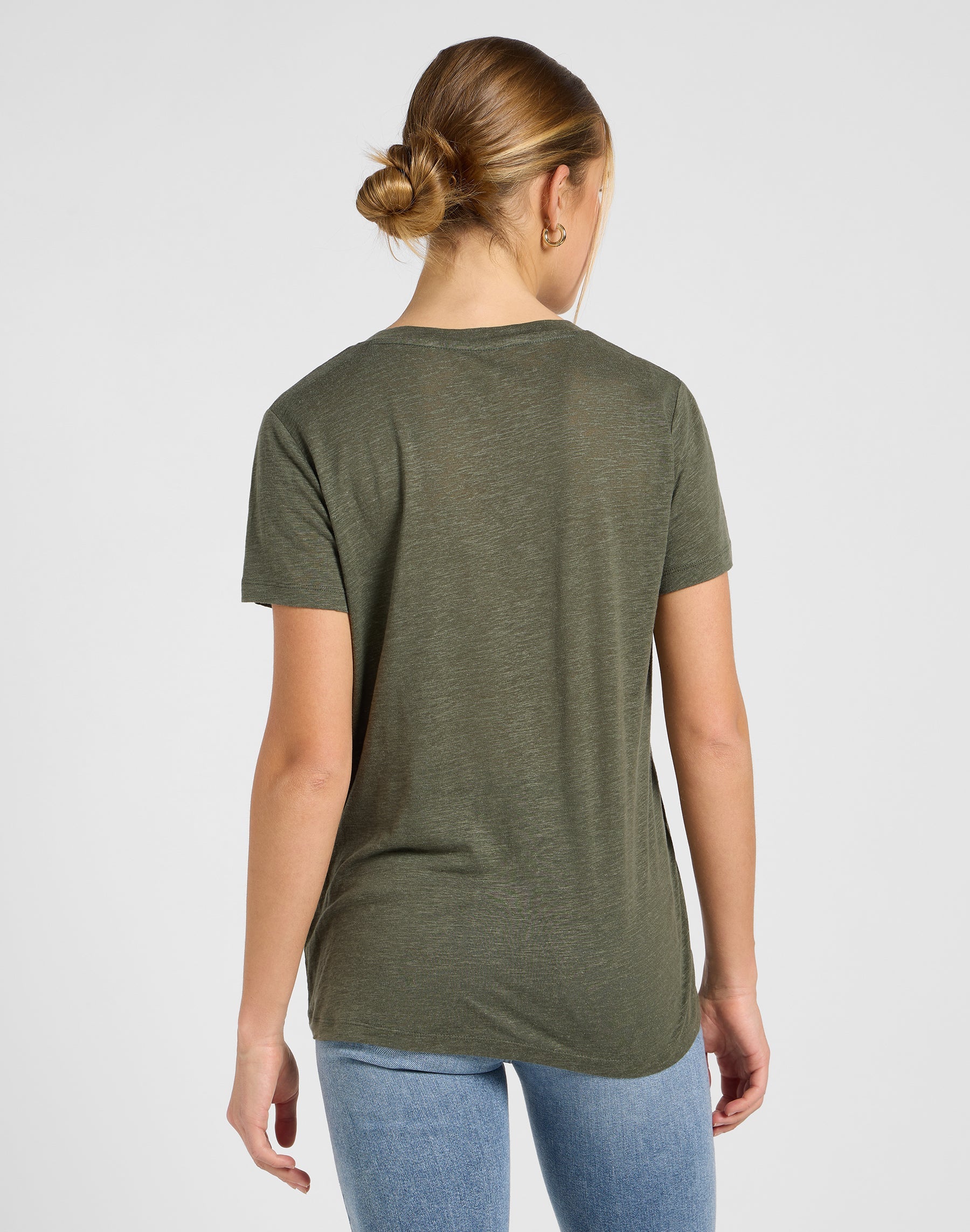 T-shirt con scollo a V in Oak Moss T-Shirts Lee