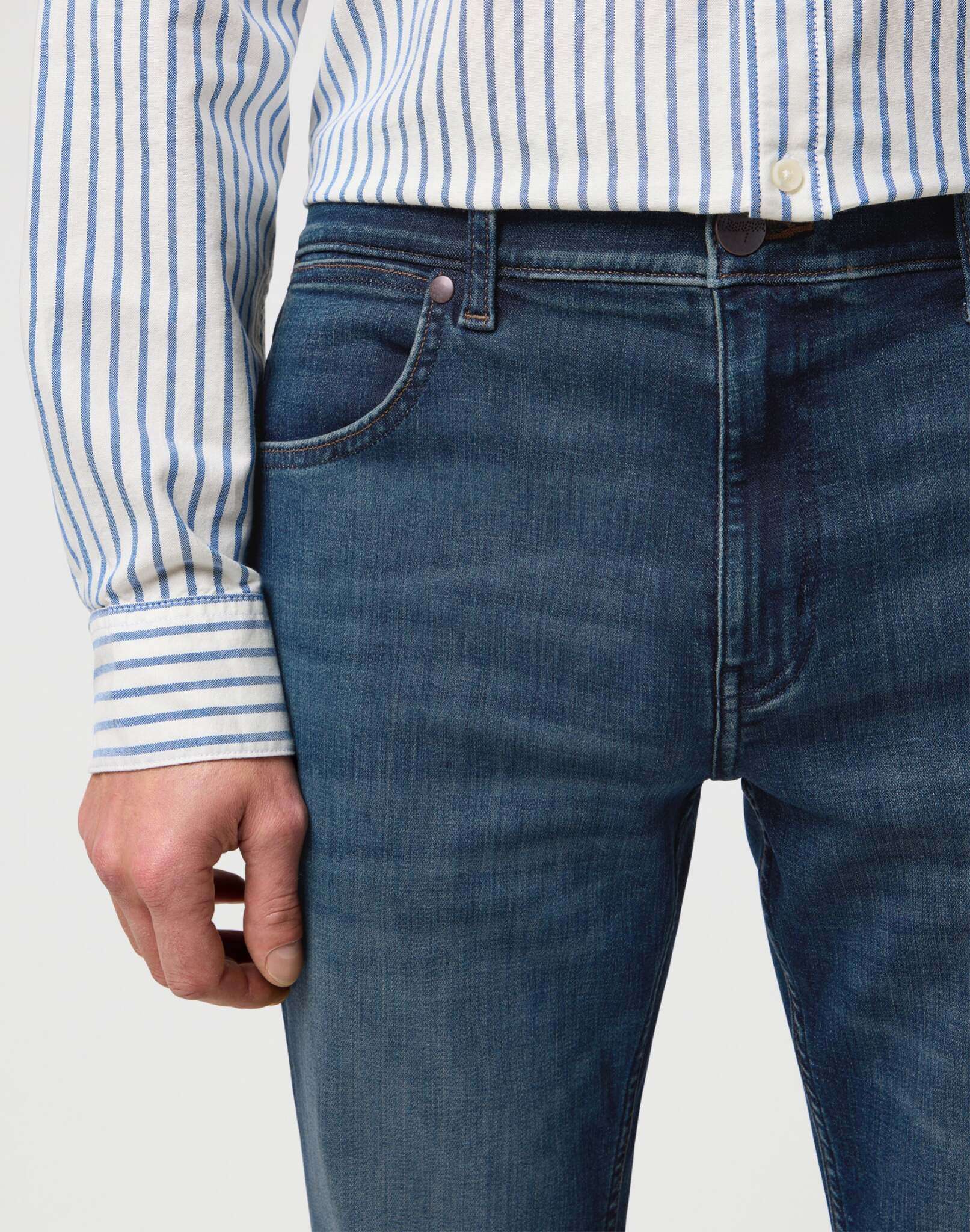 Greensboro in Jeans Wrangler con tinta blu scuro