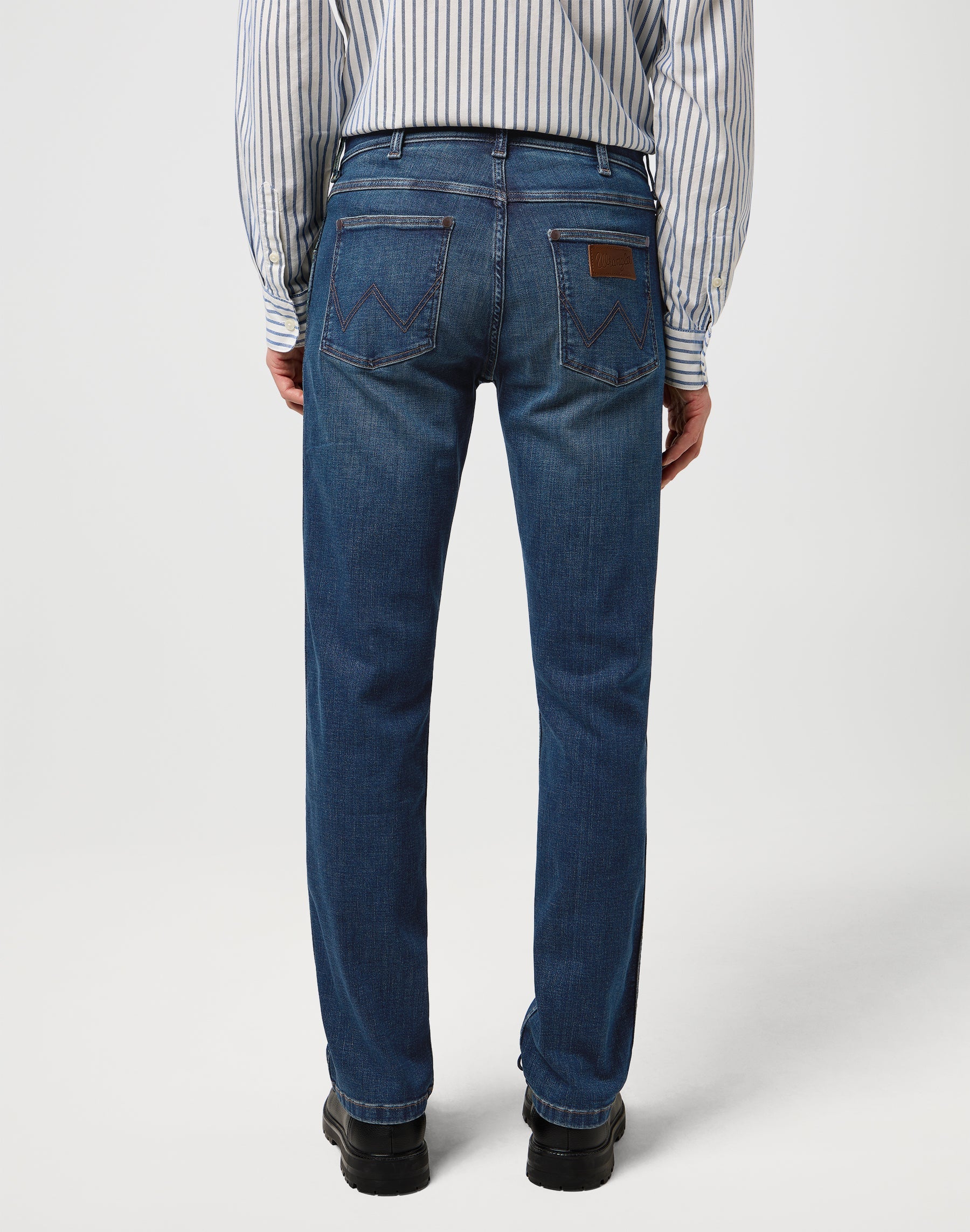 Greensboro in Jeans Wrangler con tinta blu scuro