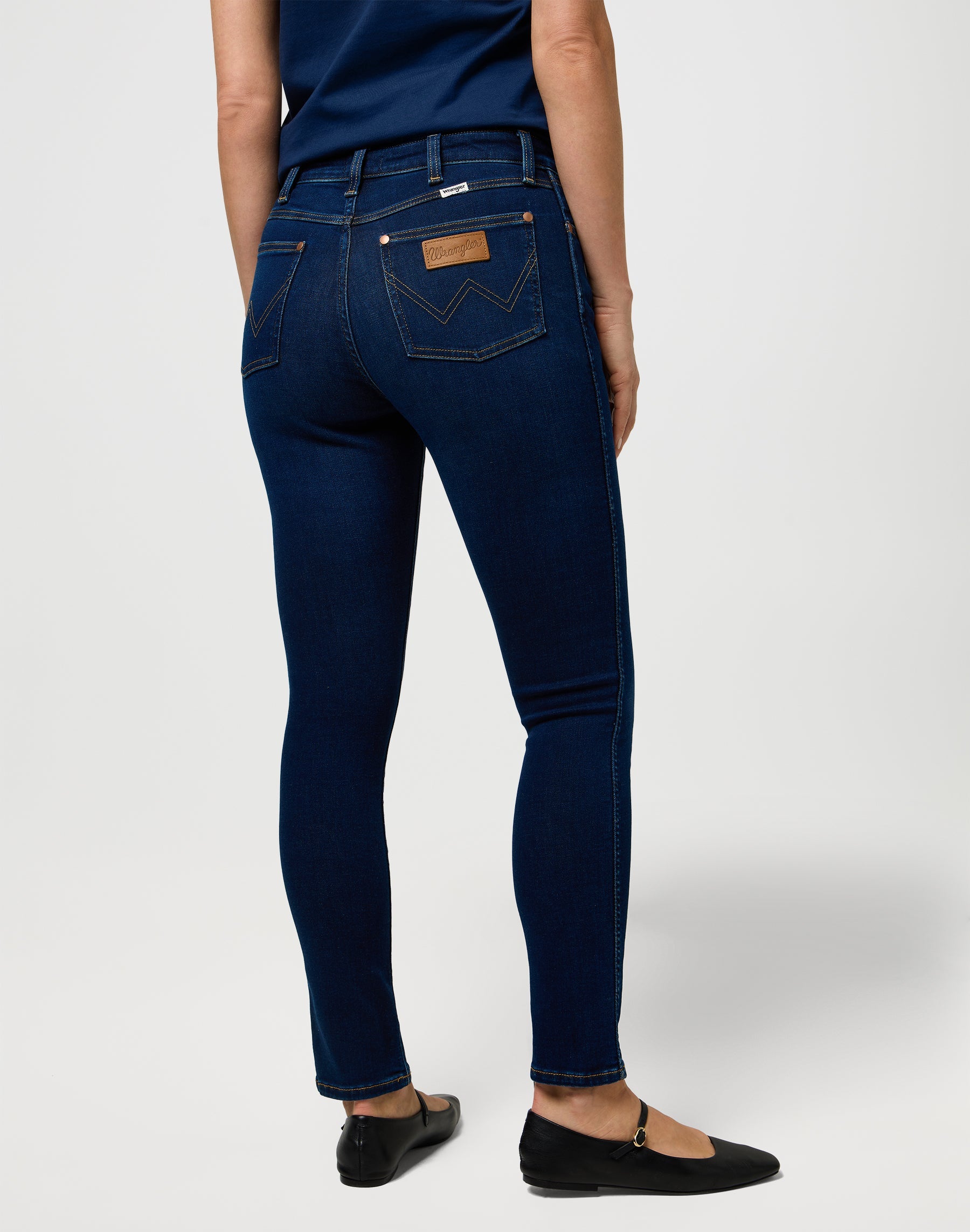 Sienna in jeans Nightshade Wrangler