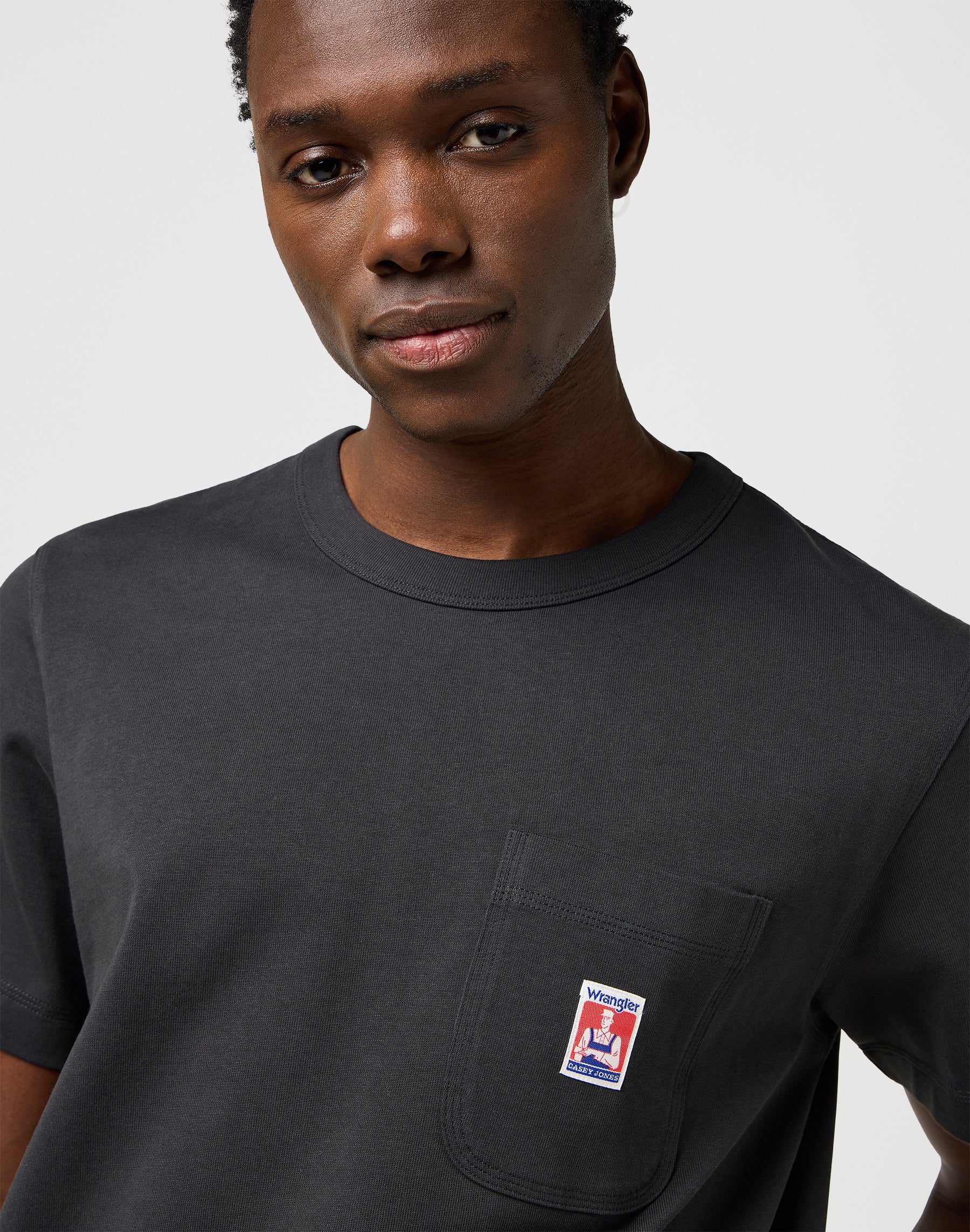 Cj Pocket Tee in nero sbiadito Magliette Wrangler