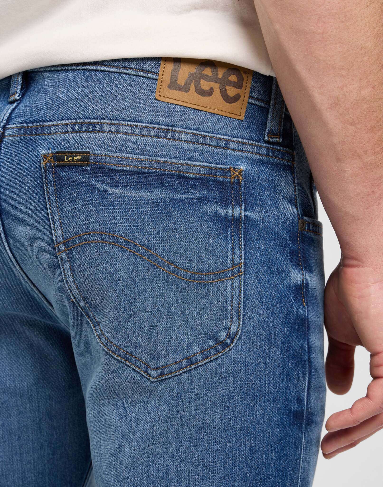 Cavaliere in Armstrong Jeans Lee