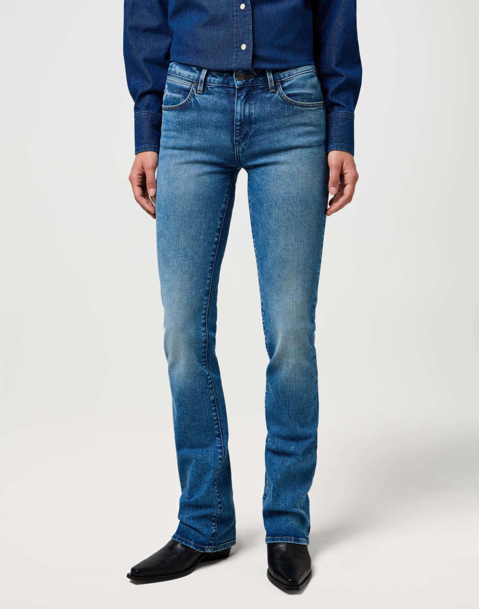 Jeans Bootcut con lavaggio rustico Wrangler