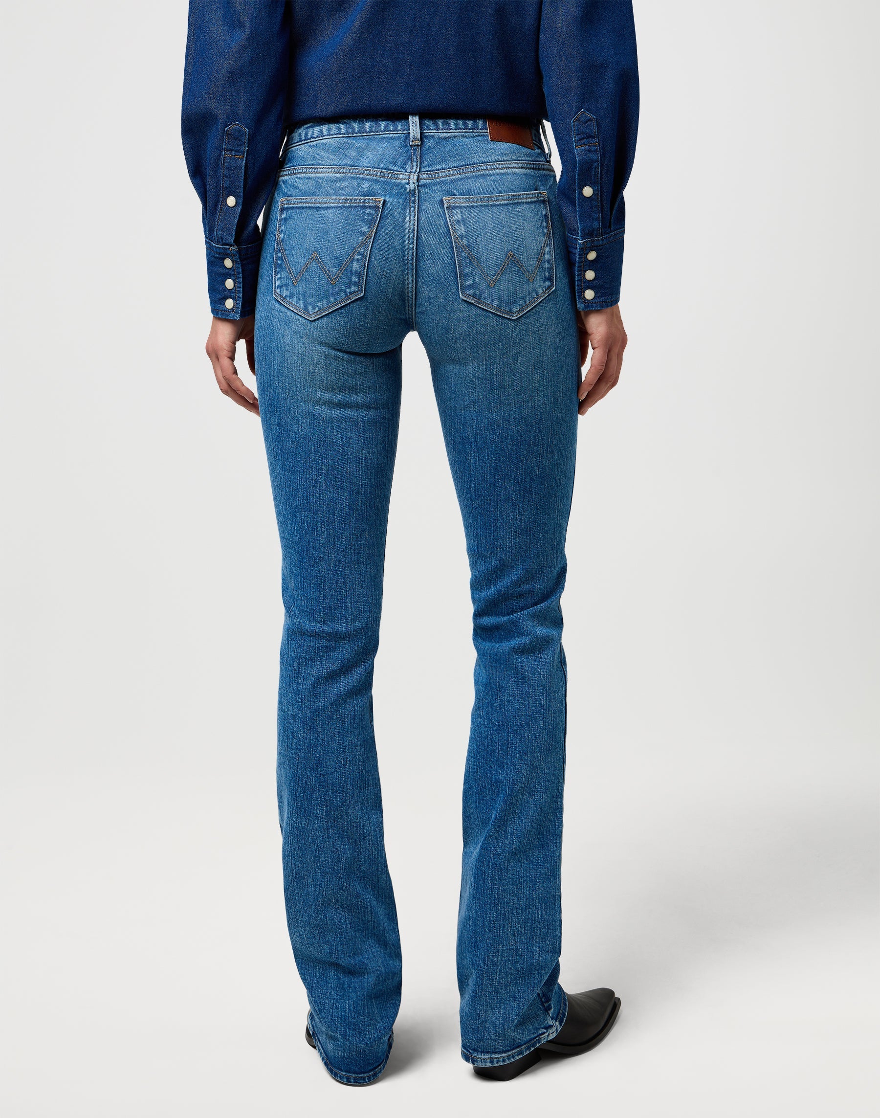 Jeans Bootcut con lavaggio rustico Wrangler