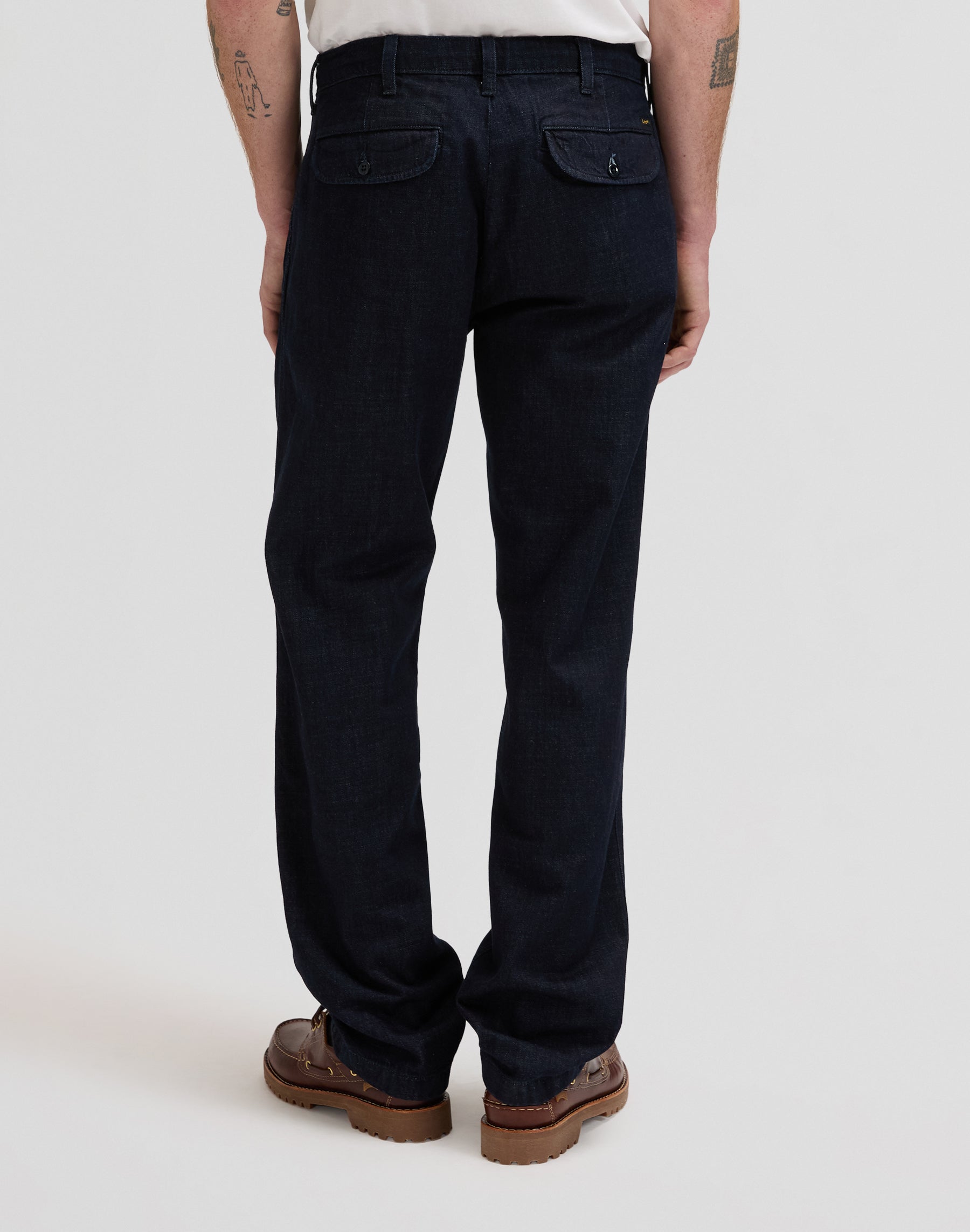 Pantaloni chino pieghettati in rinse