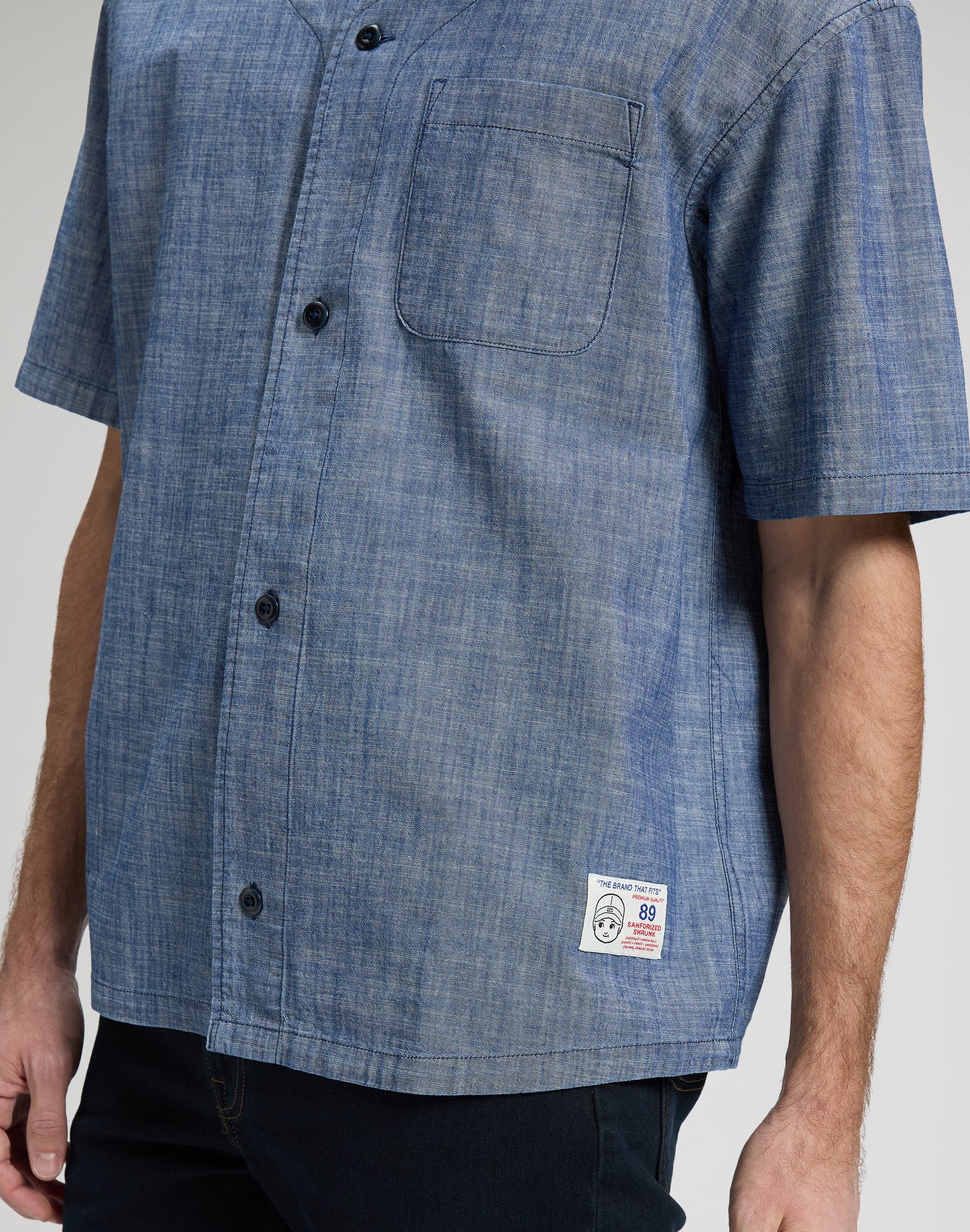Maglietta da baseball con tasca in chambray chiaro