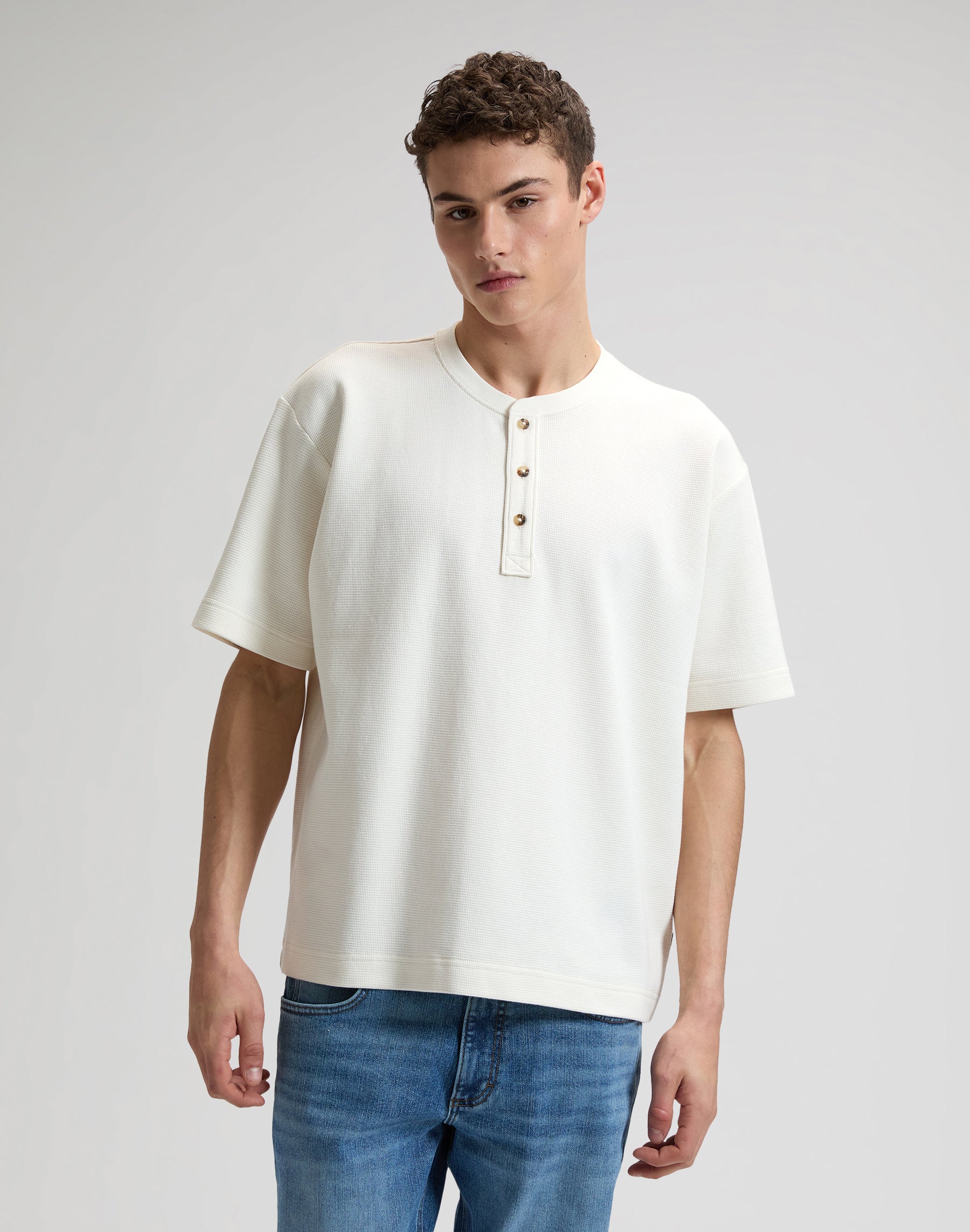 Henley in Natural T-shirt Lee