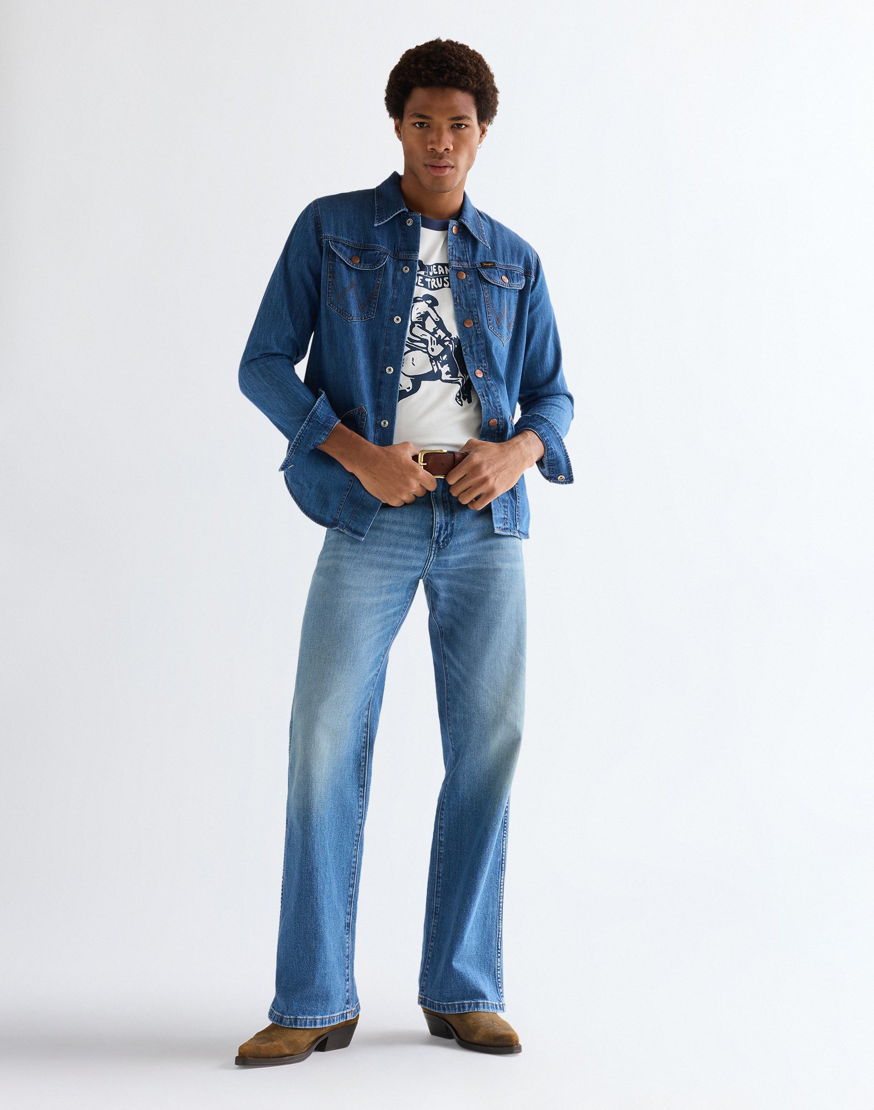 Jeans Loose Boot in blu porto Wrangler