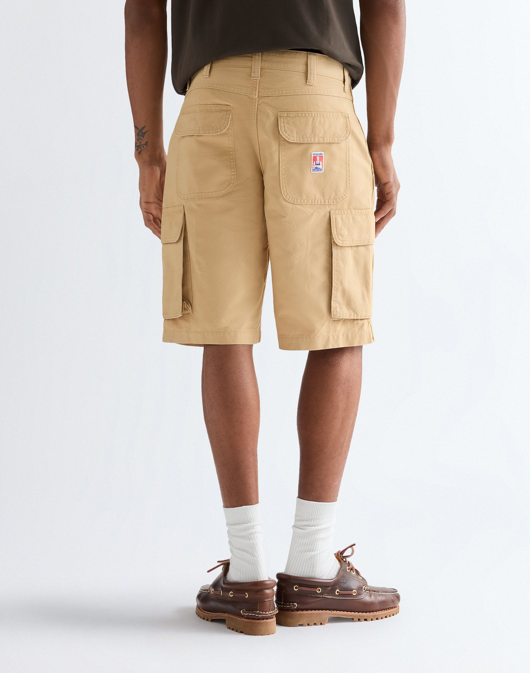 Pantaloncini cargo in Golden Wheat Shorts Wrangler