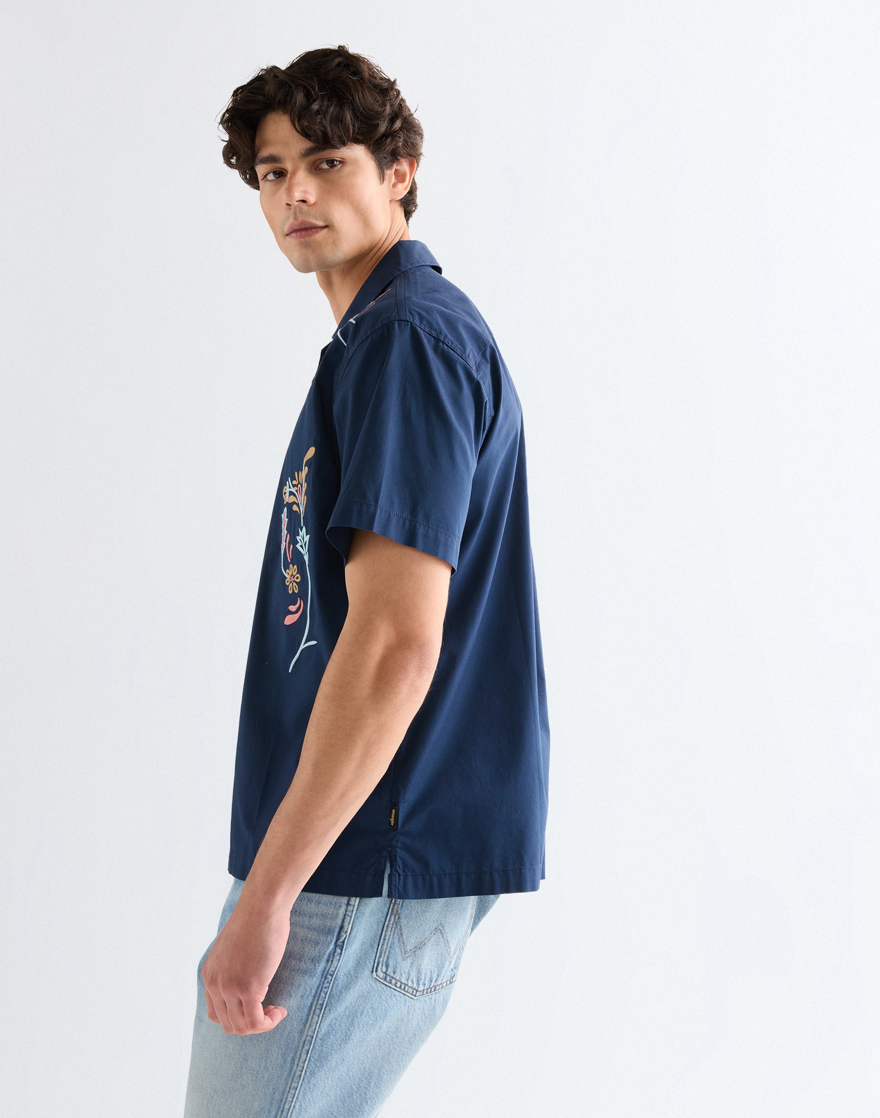 Camicia a maniche corte W Resort in blu navy con motivi floreali Camicie Wrangler