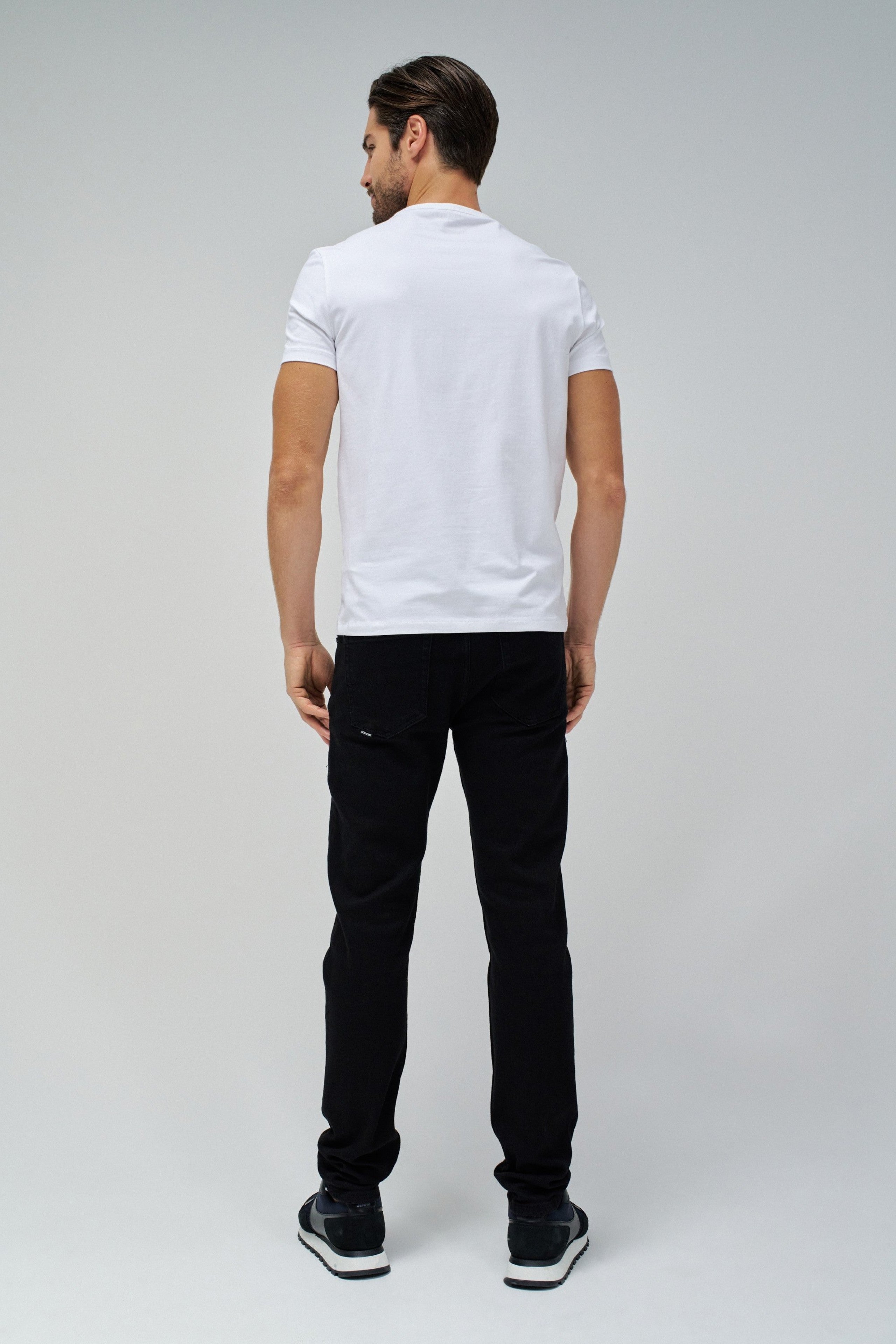 Maglietta in cotone e lycra con scollo a V e stemma in metallo in bianco Magliette Salsa Jeans