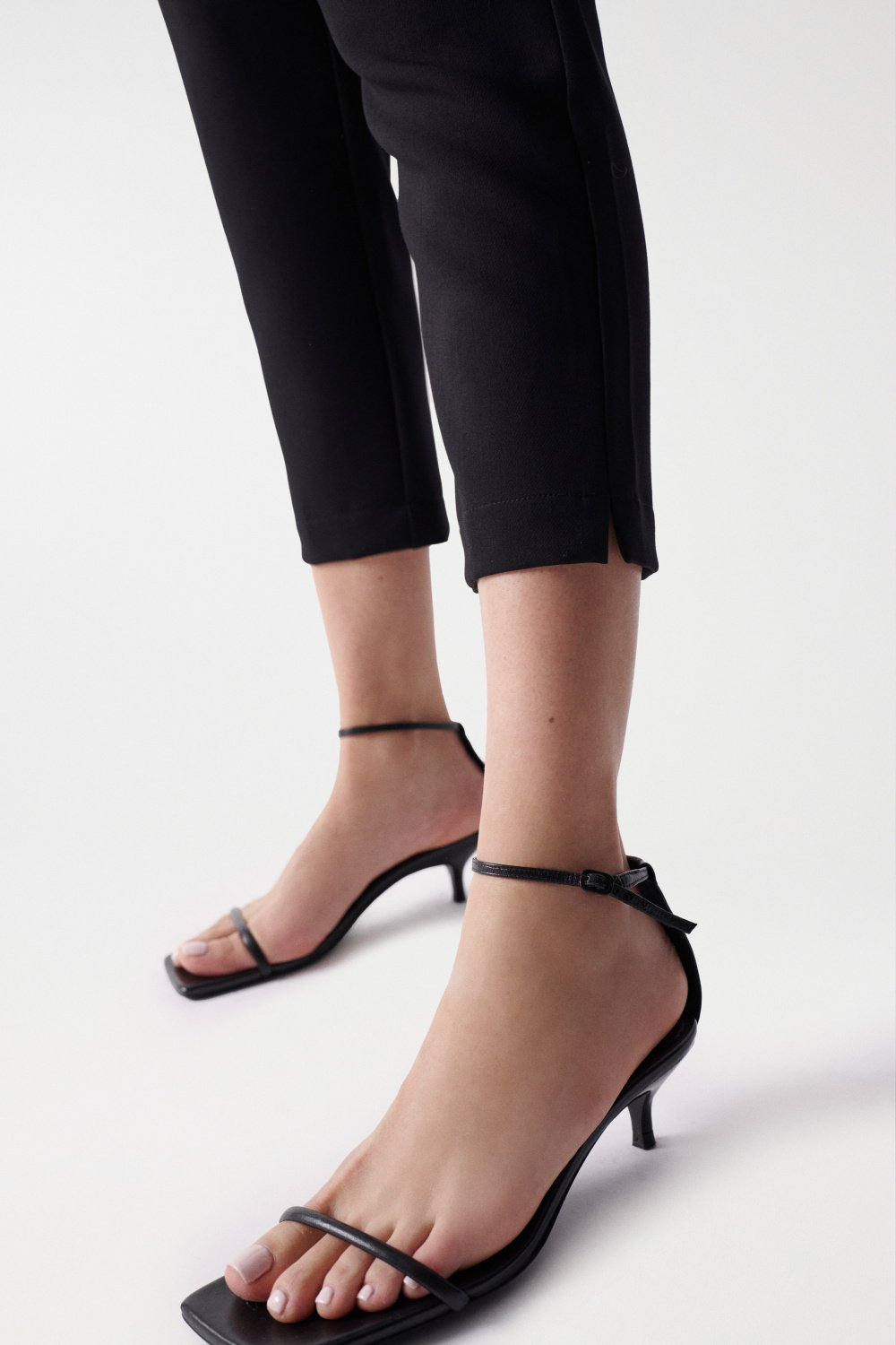 Pantaloni Chino Cropped Slim a vita alta in nero Salsa Jeans