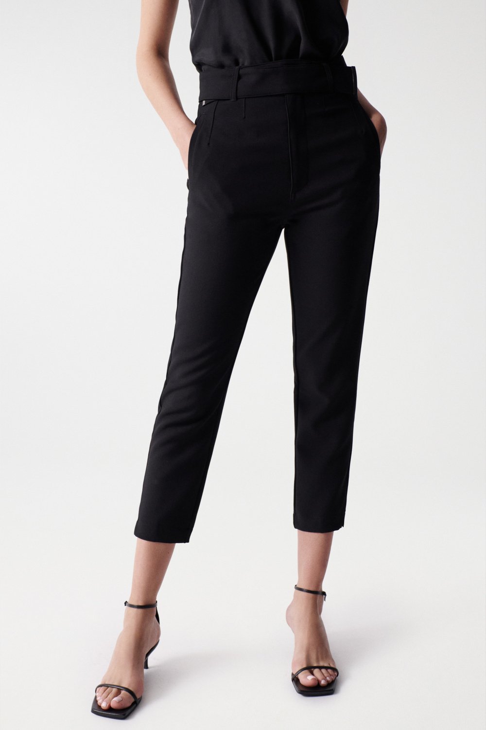 Pantaloni Chino Cropped Slim a vita alta in nero Salsa Jeans