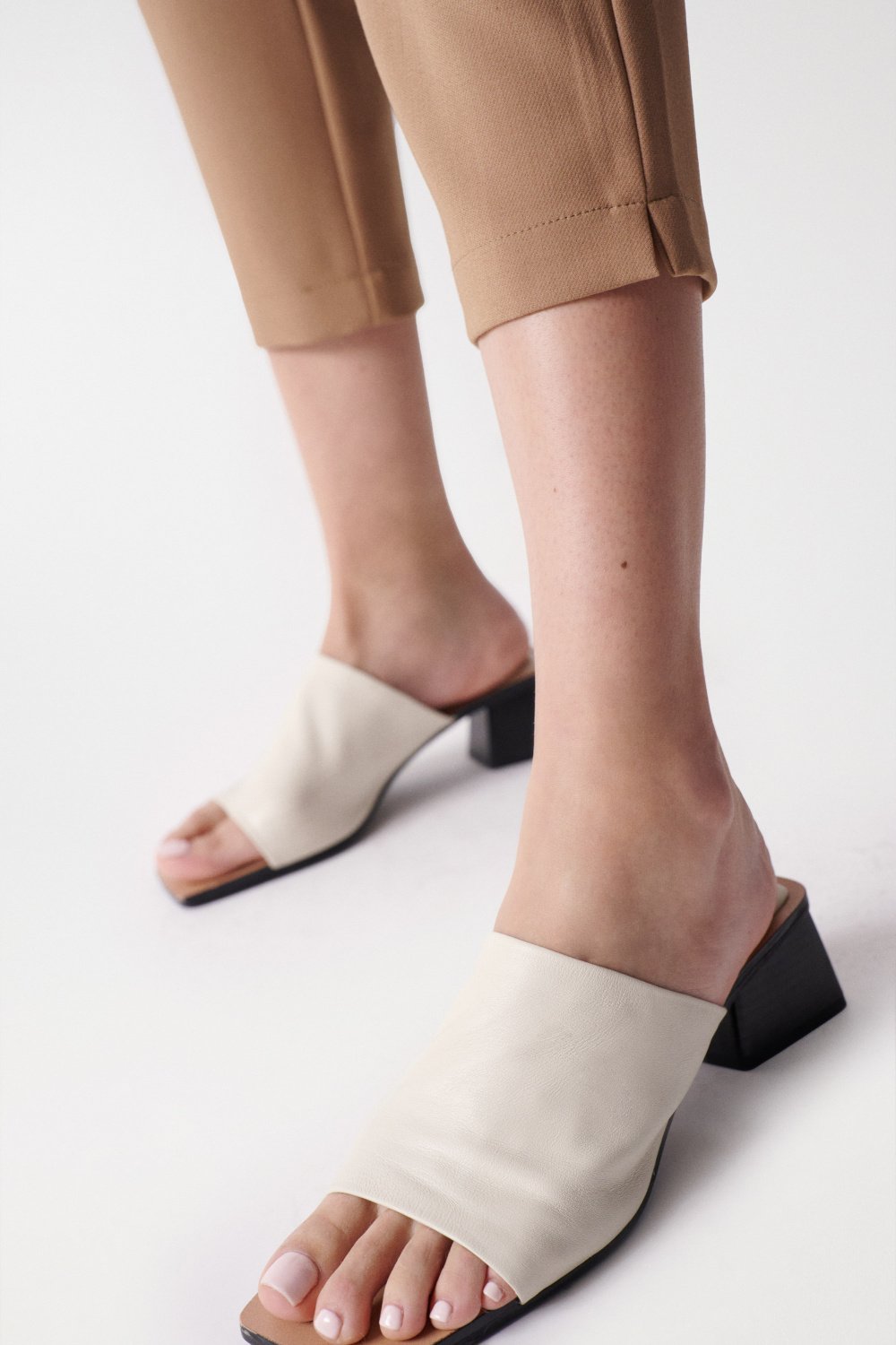 Pantaloni Chino Cropped Slim a vita alta in beige chiaro Salsa Jeans