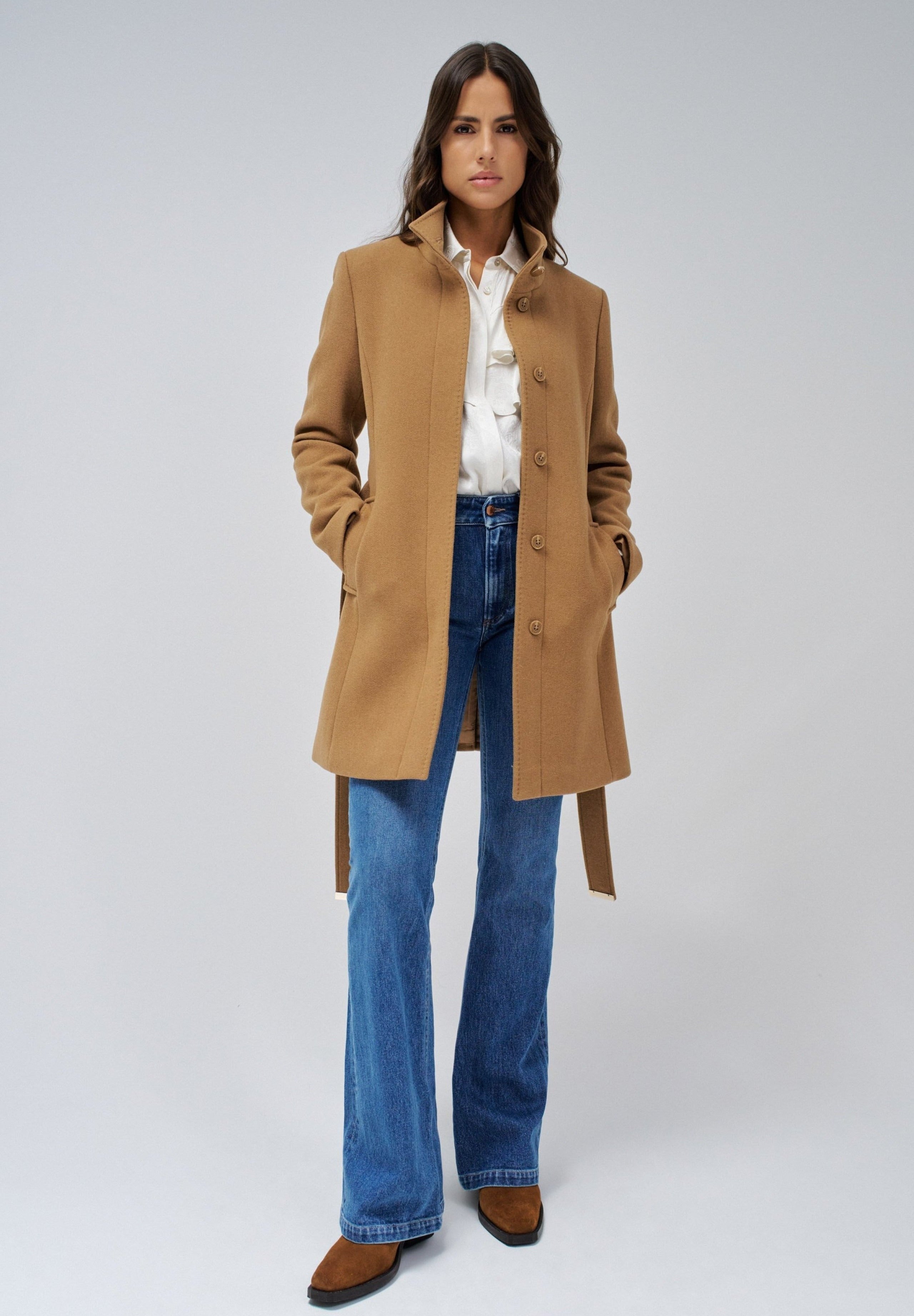 Il cappotto di lana rivisitato in giacca beige scuro Salsa Jeans