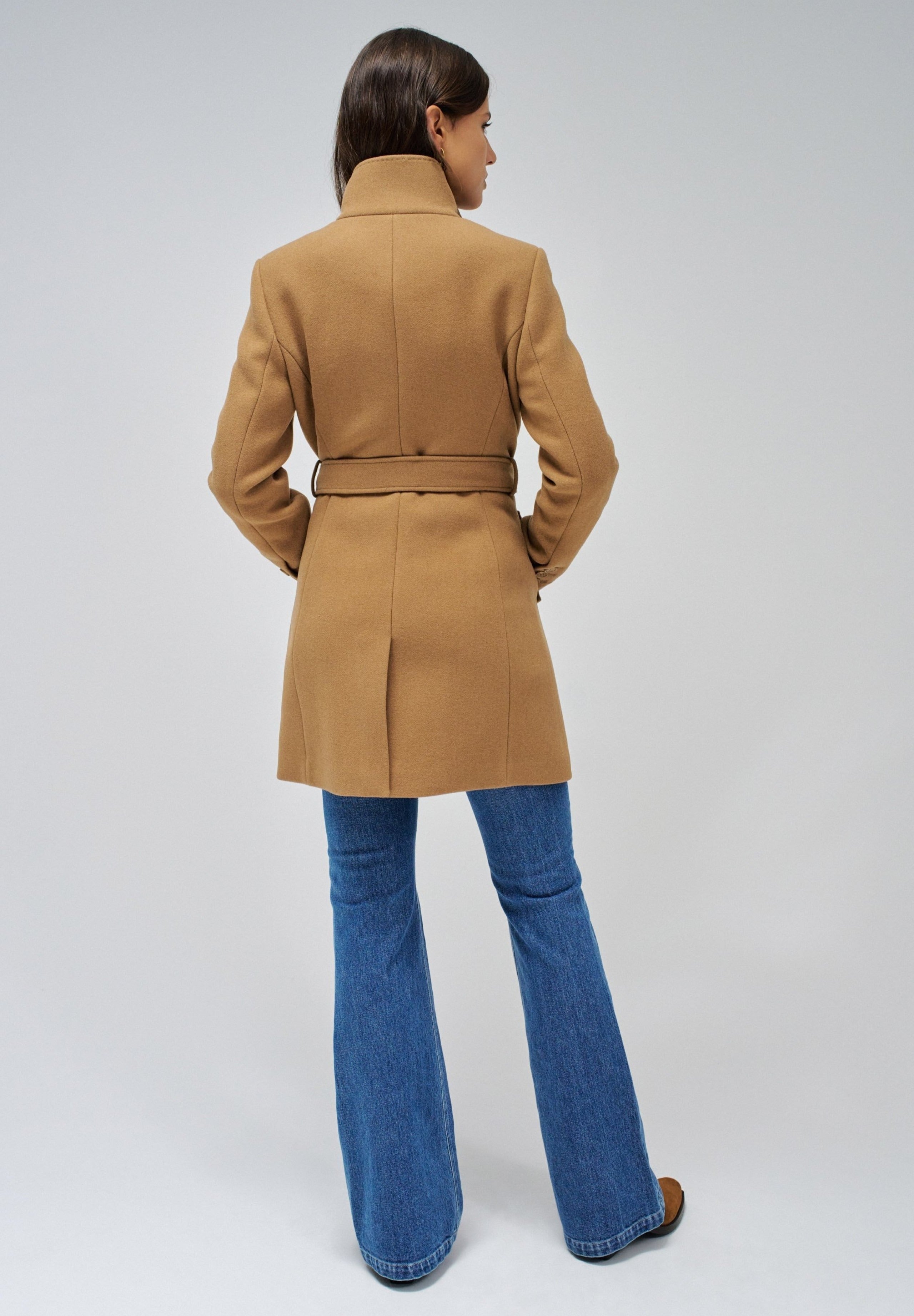Il cappotto di lana rivisitato in giacca beige scuro Salsa Jeans