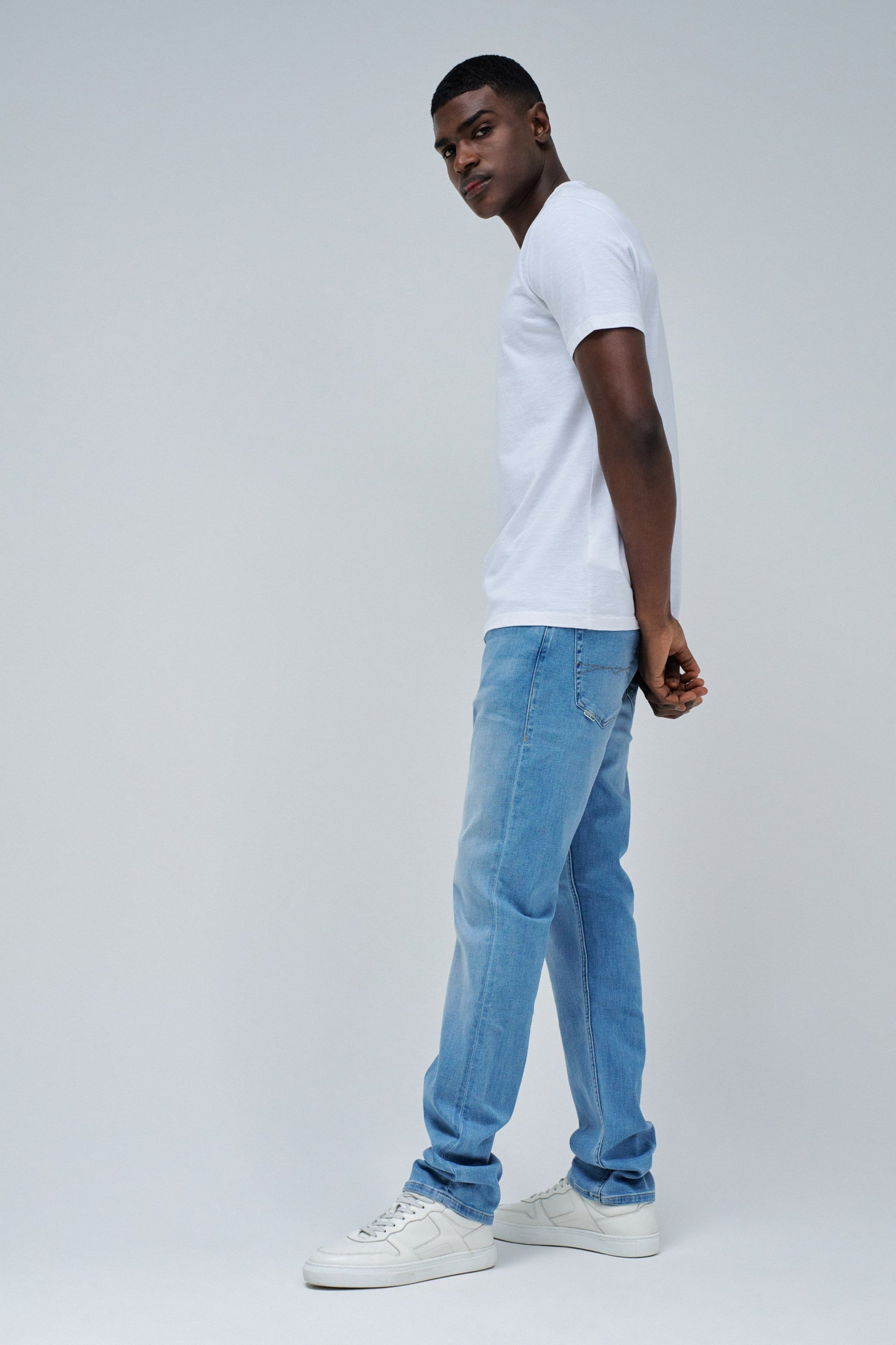 Maglietta basic con scollo a V e vestibilità slim in bianco Magliette Salsa Jeans