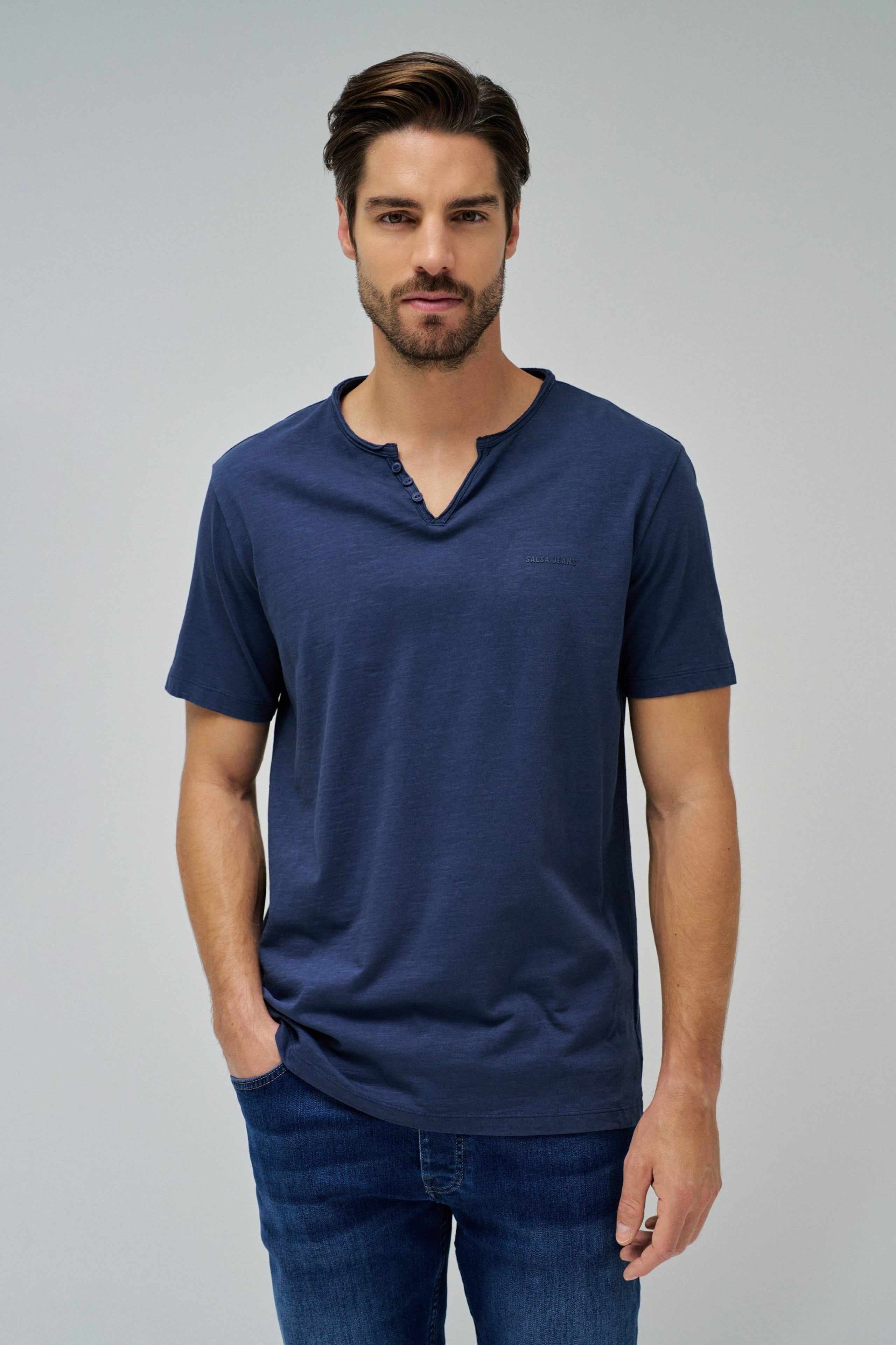 T-shirt basic con scollo a V in blu scuro