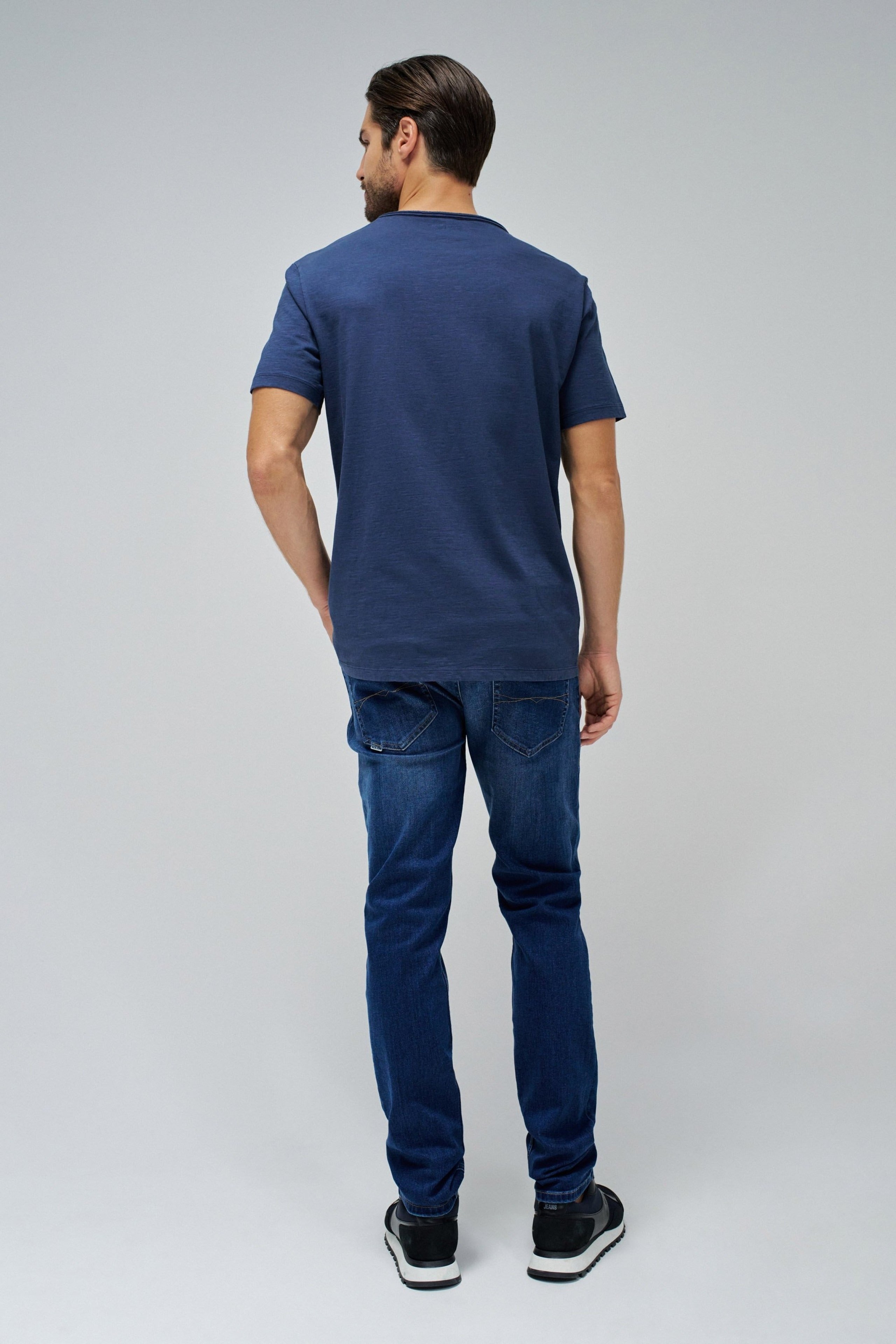 T-shirt basic con scollo a V in blu scuro