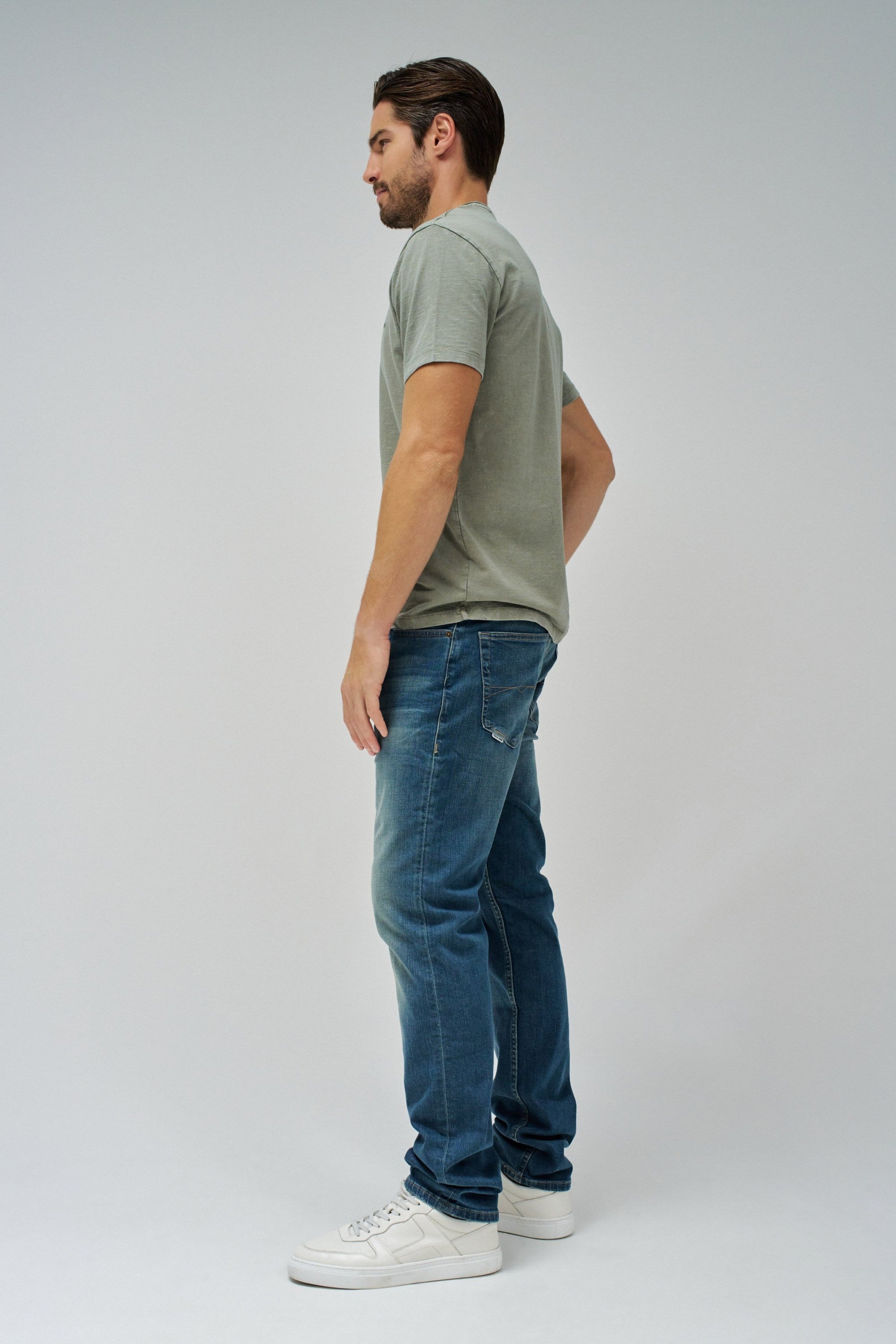 T-shirt con scollo a V e bordo grezzo slim fit in verde medio Magliette Salsa Jeans
