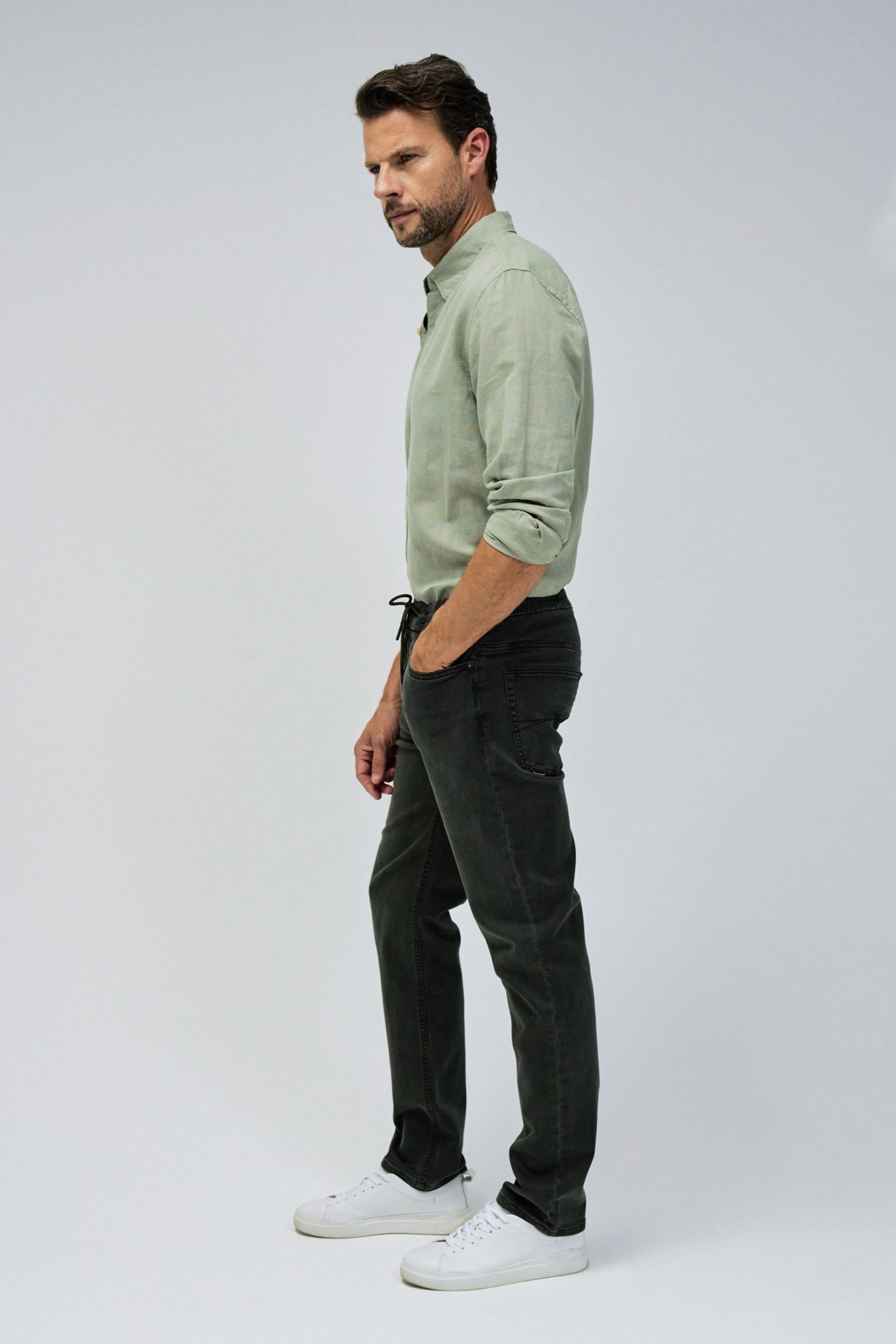 Pantaloni regular Jogger S-Activ Colors in verde scuro Salsa Jeans