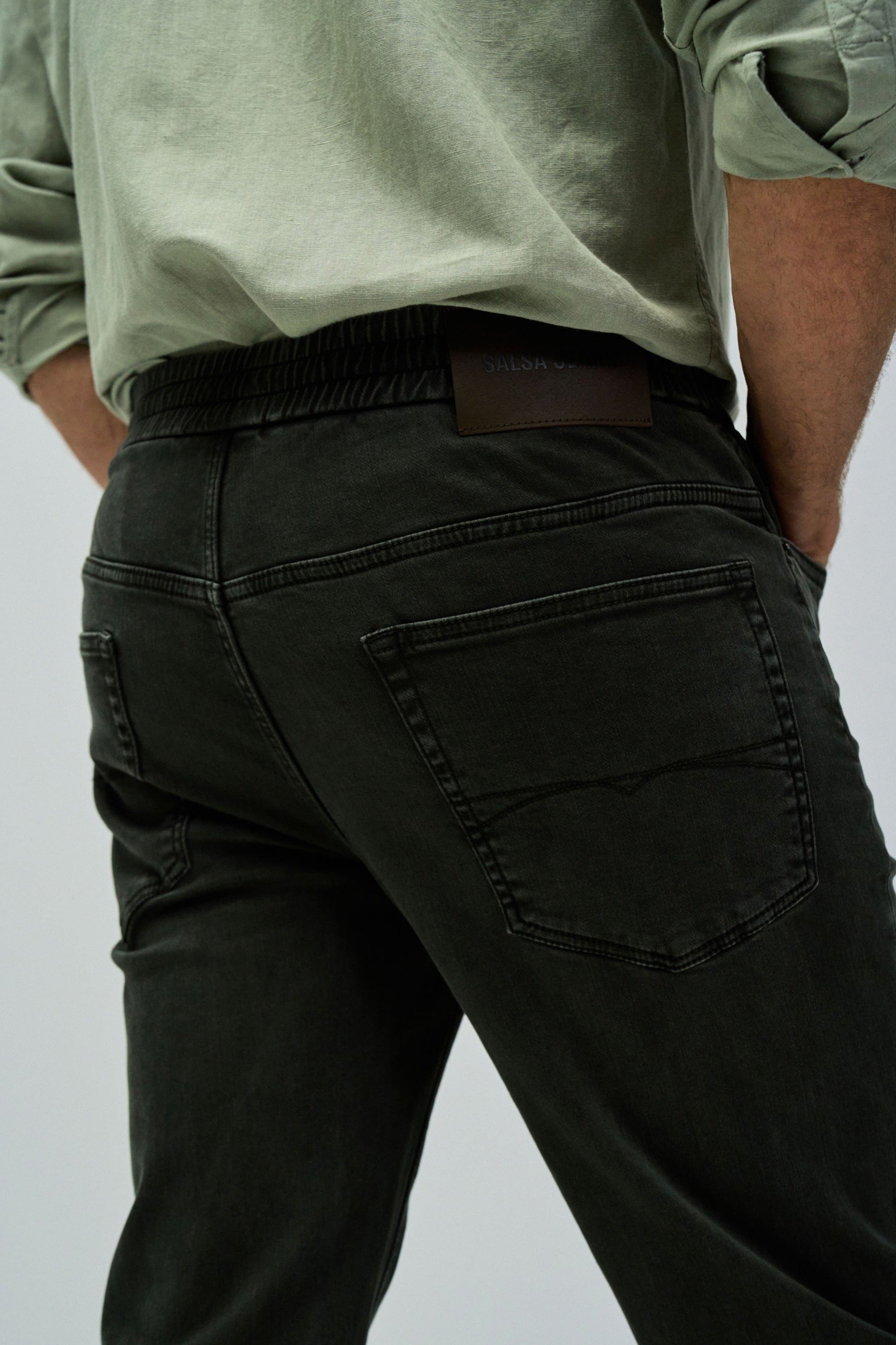 Pantaloni regular Jogger S-Activ Colors in verde scuro Salsa Jeans