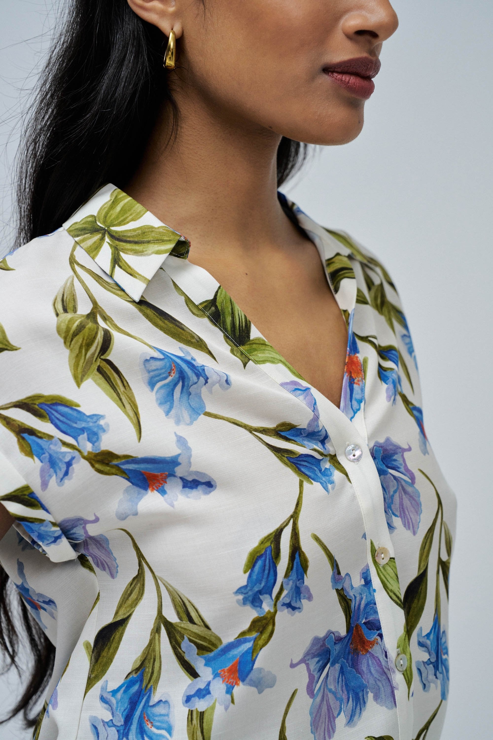 Camicia Basic con volant sulla spalla in blu medio V1 Camicie Salsa Jeans