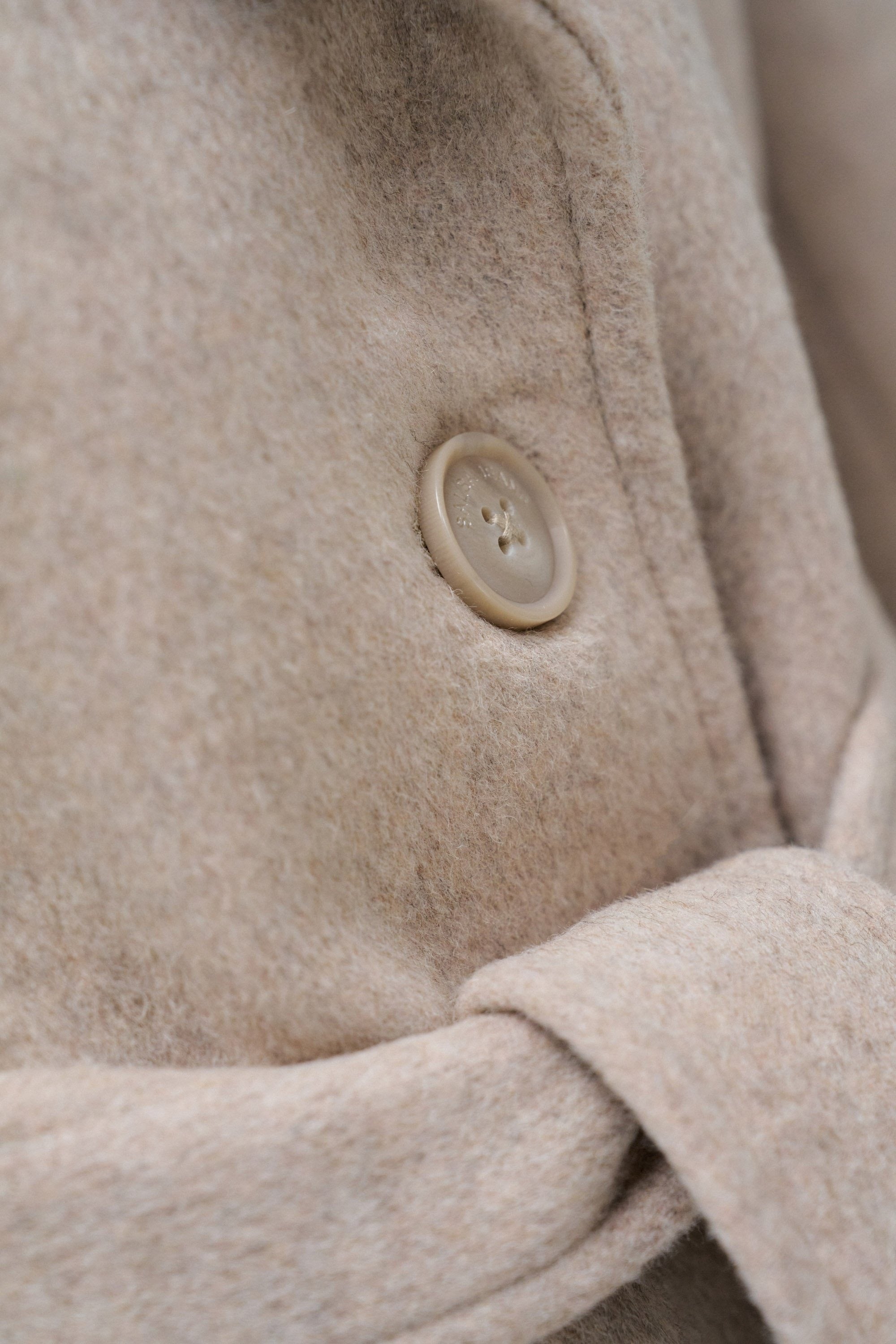 Cappotto lungo in lana con cintura in pelliccia sintetica in beige medio V1 Giacche Salsa Jeans