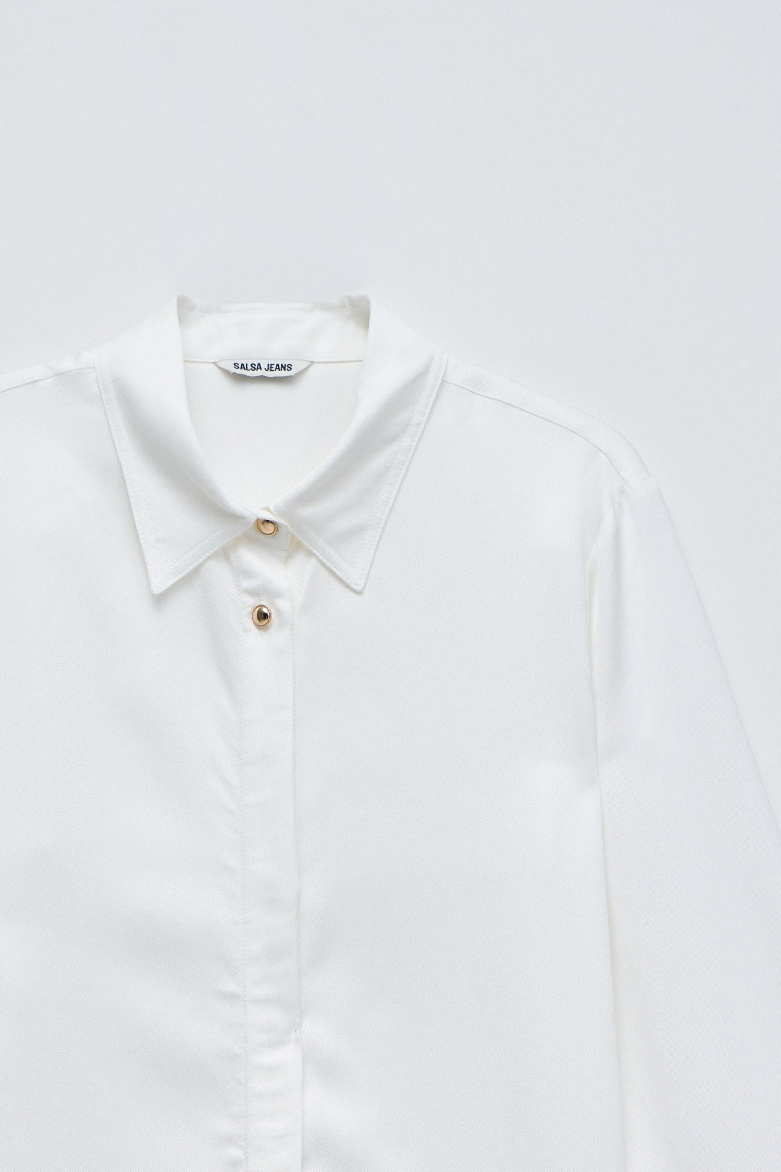 Camicia basic con bottoni dorati in perla chiara V2 Camicie Salsa Jeans
