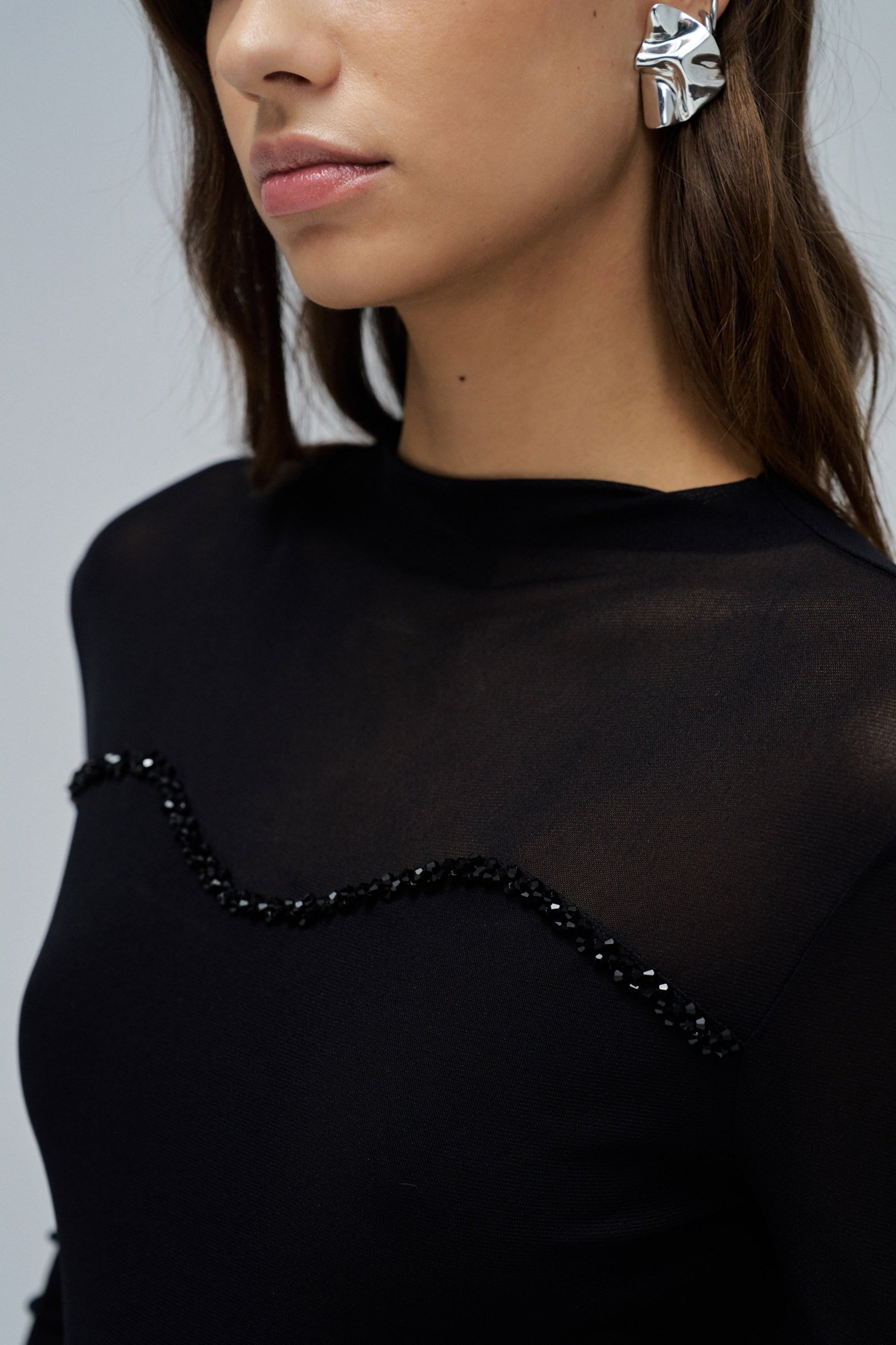 Manica lunga con trasparenza in nero