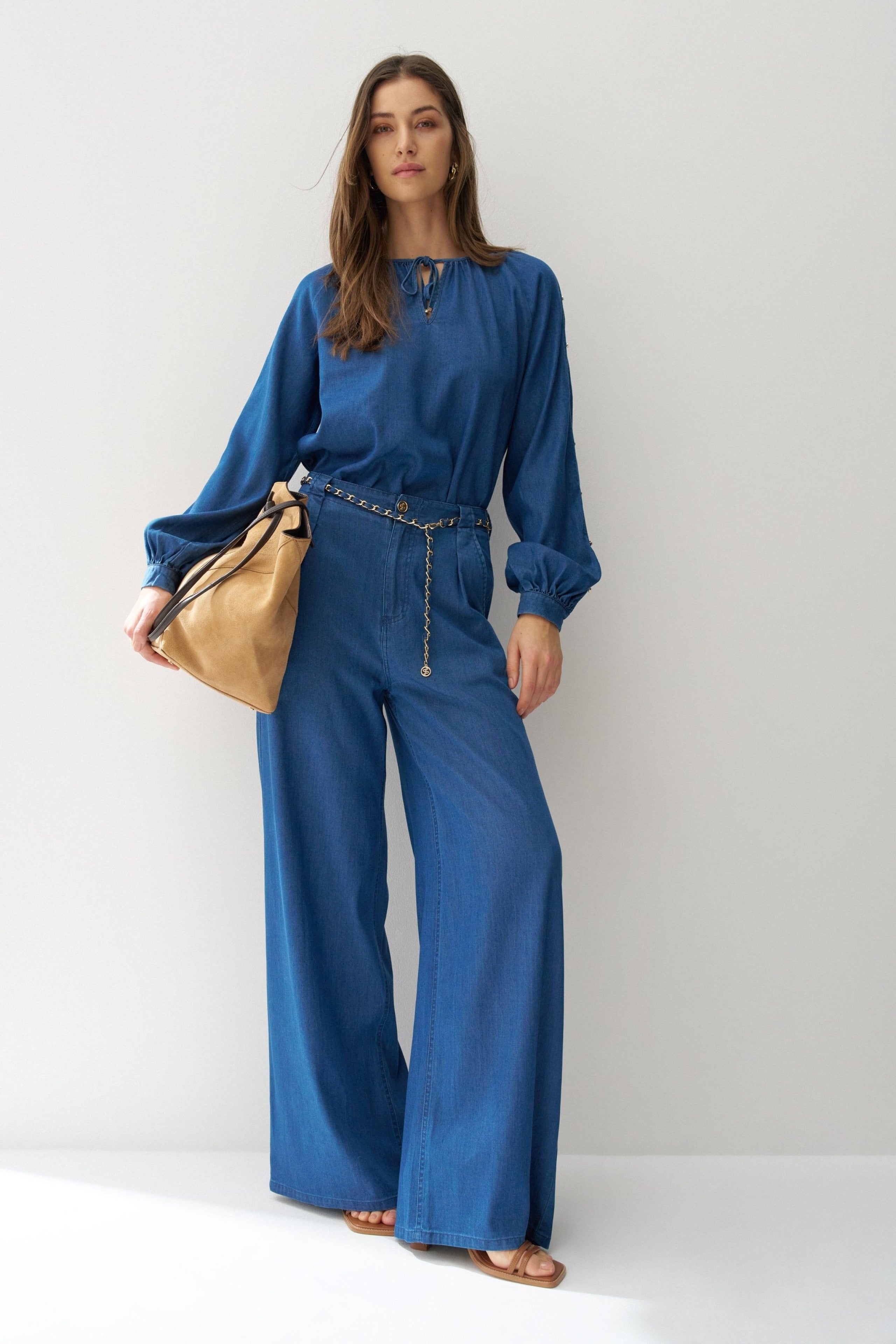 Cintura chino con catena in lavaggio scuro