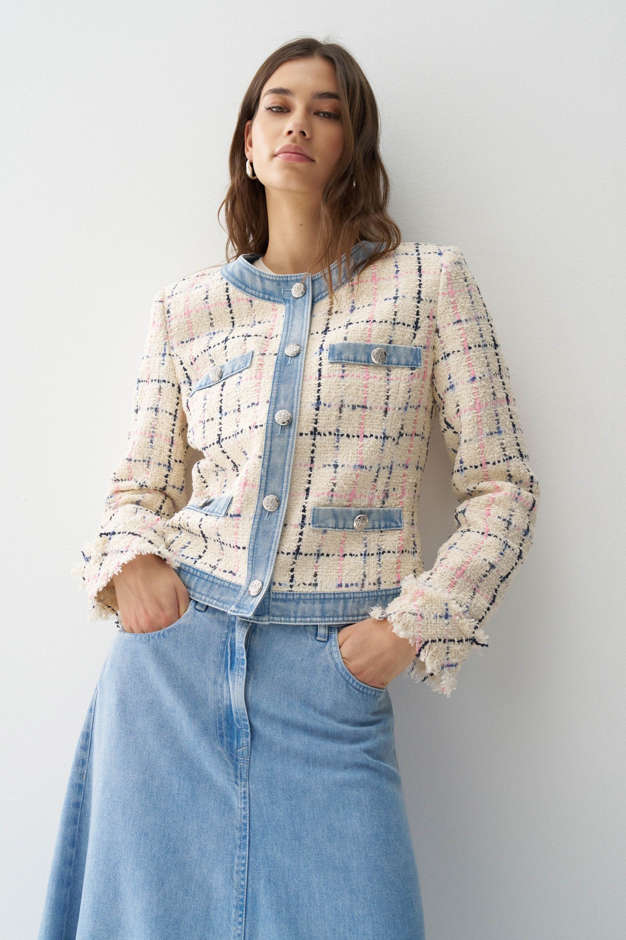 Giacca in tweed stile Chanel in beige chiaro V2