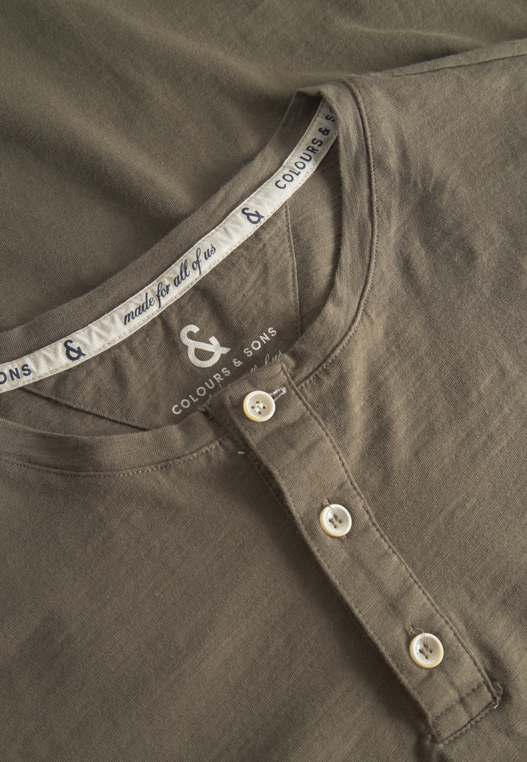 T-shirt Henley - Slub in Olive Colours and Sons