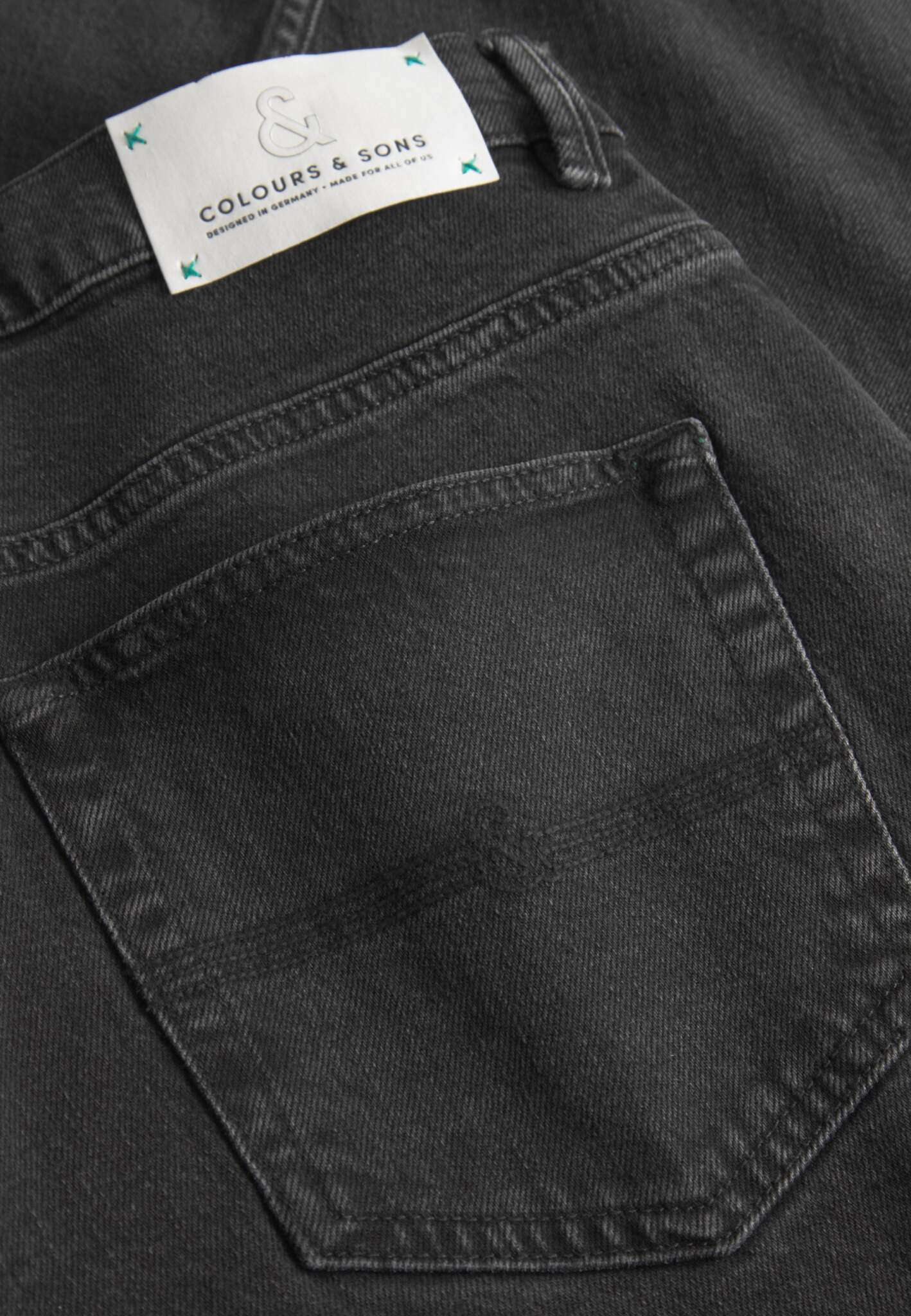 Jeans cropped in denim lavato nero Colours and Sons