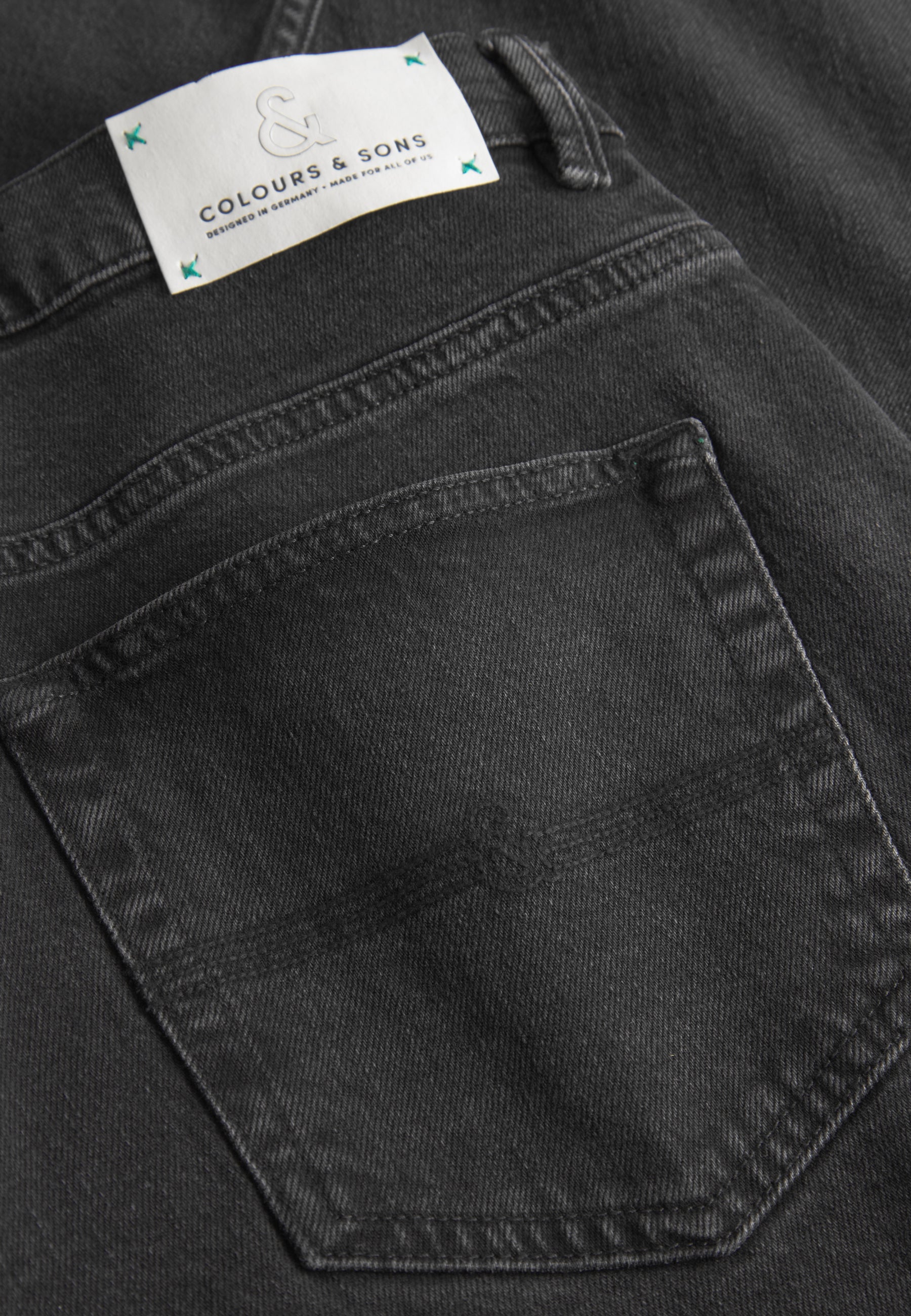 Jeans cropped in denim lavato nero Colours and Sons