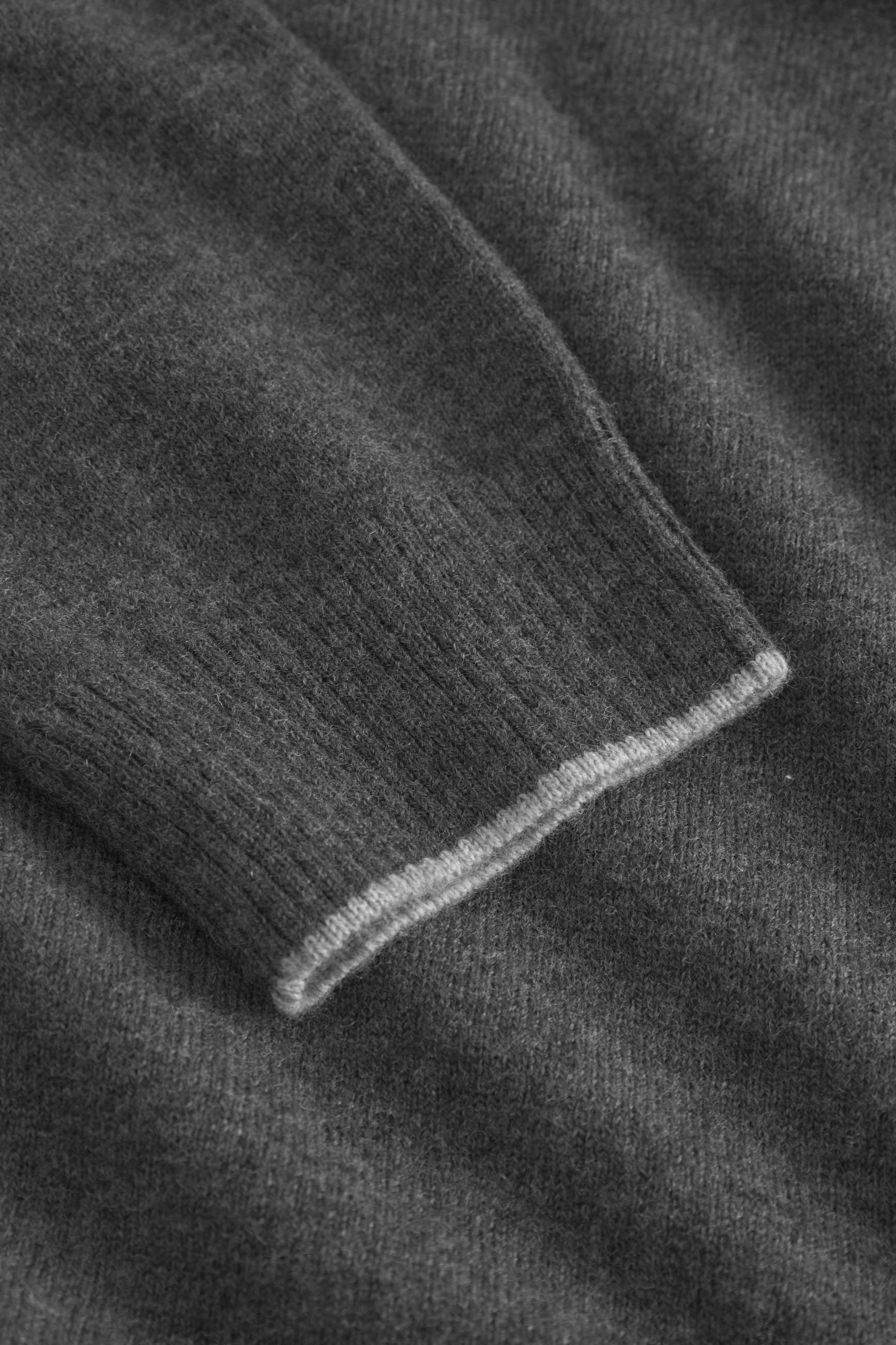 Maglia a girocollo in misto merino antracite Maglioni Colours and Sons
