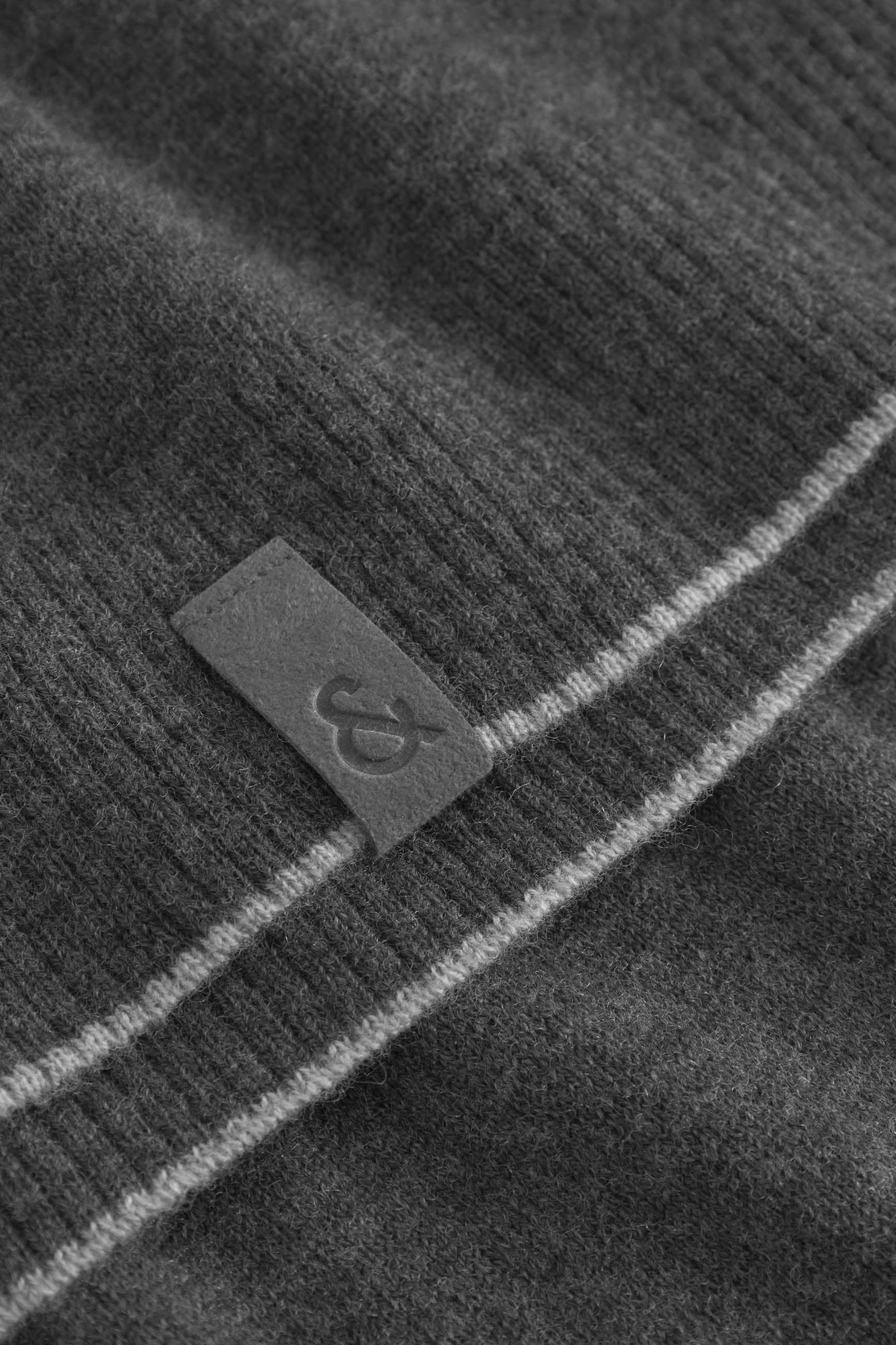 Maglia a girocollo in misto merino antracite Maglioni Colours and Sons