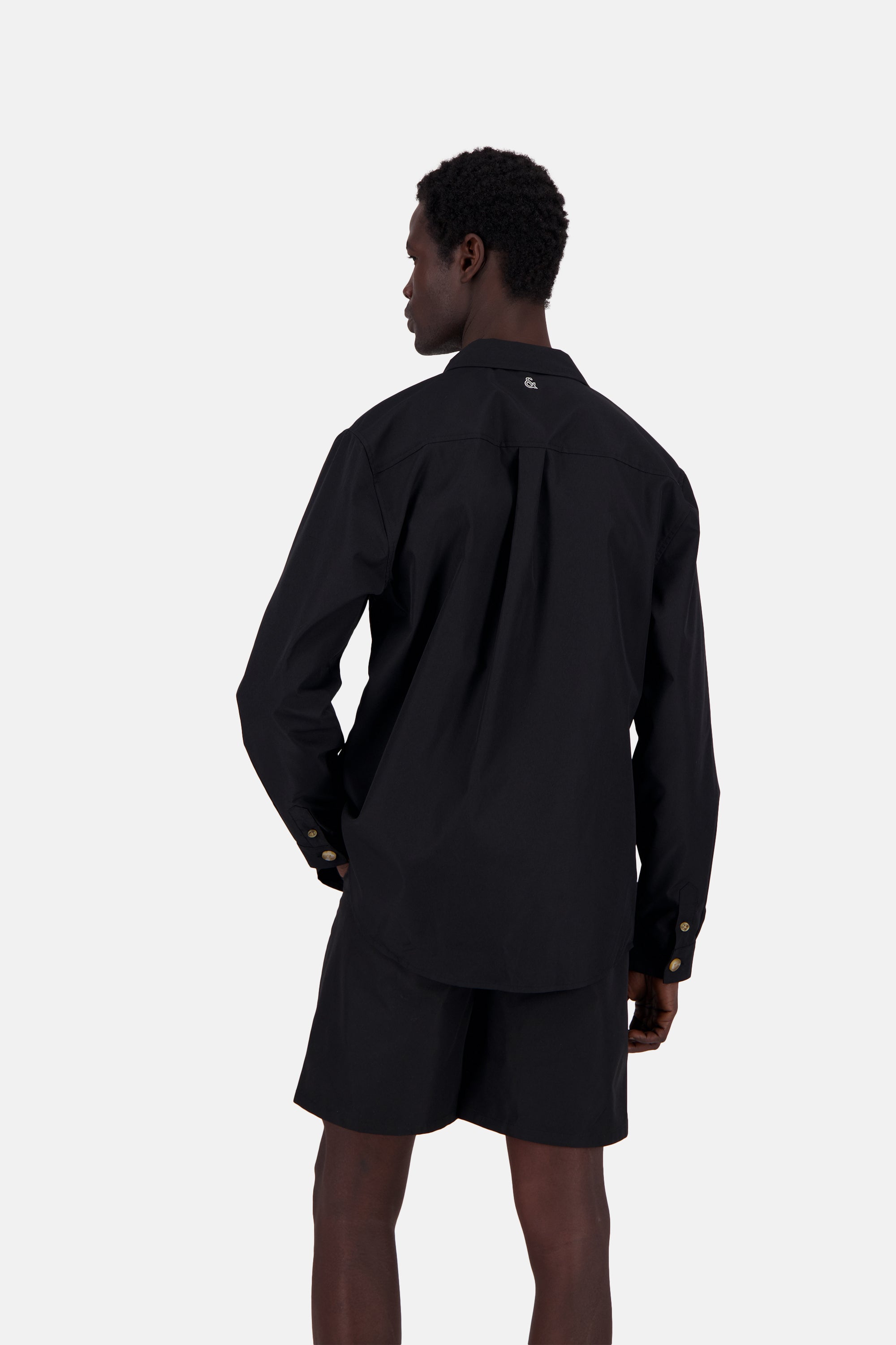 Tasca per camicia in nero Colours and Sons