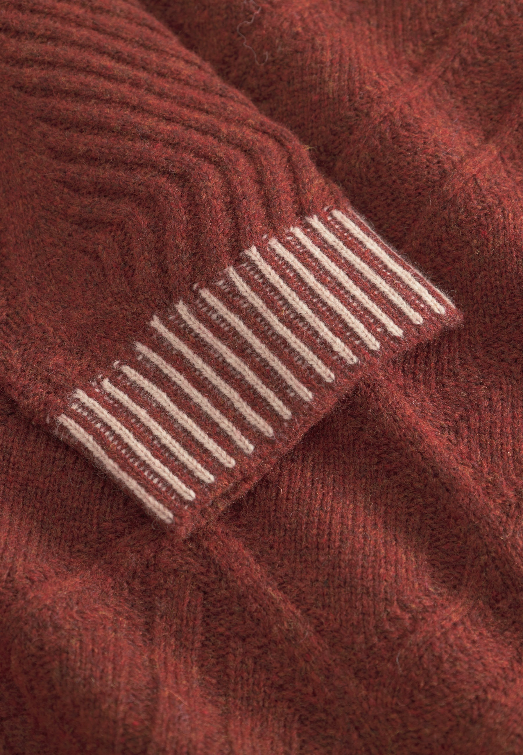 Struttura Ethno a girocollo in Brandy Maglioni Colours and Sons