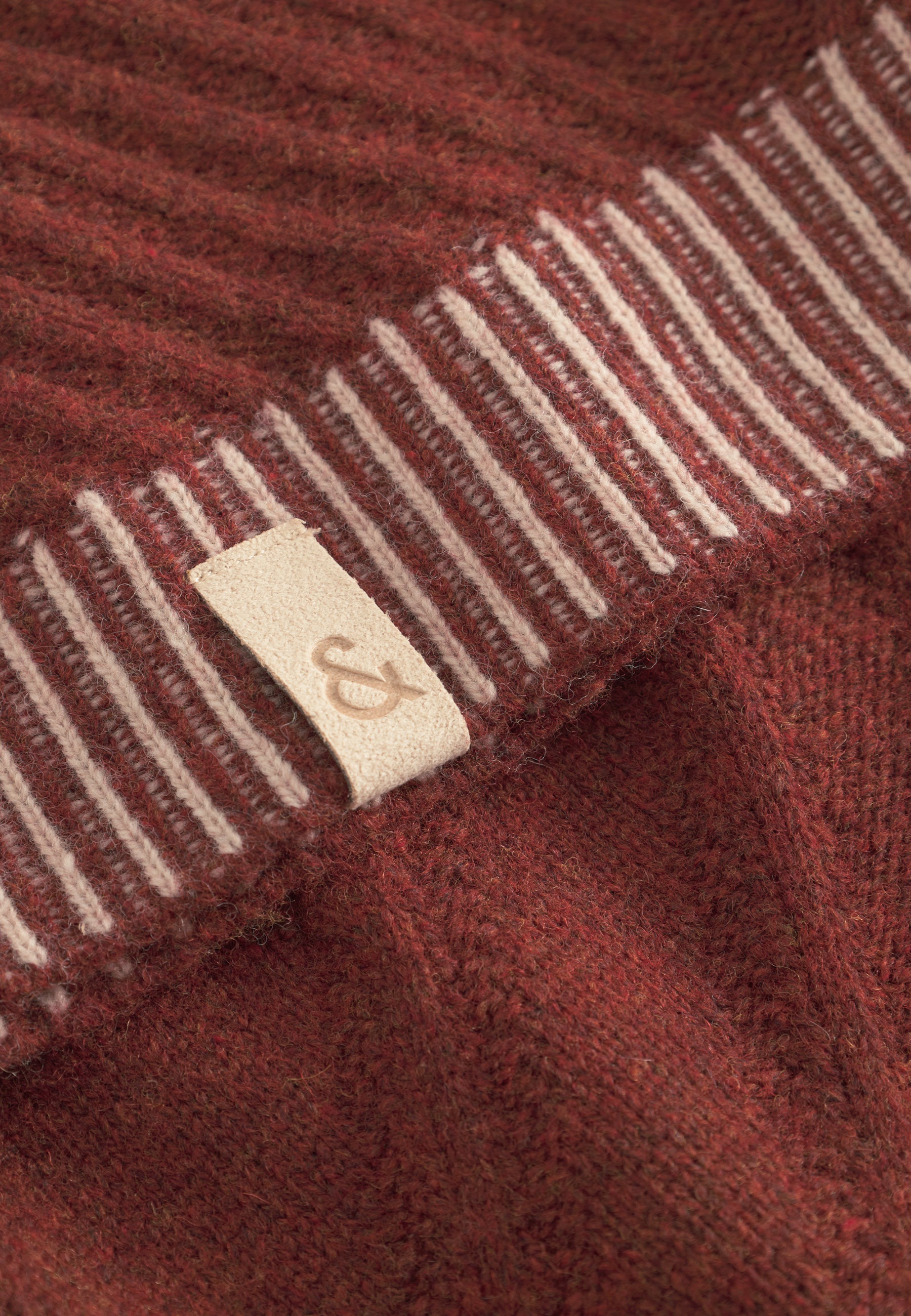 Struttura Ethno a girocollo in Brandy Maglioni Colours and Sons