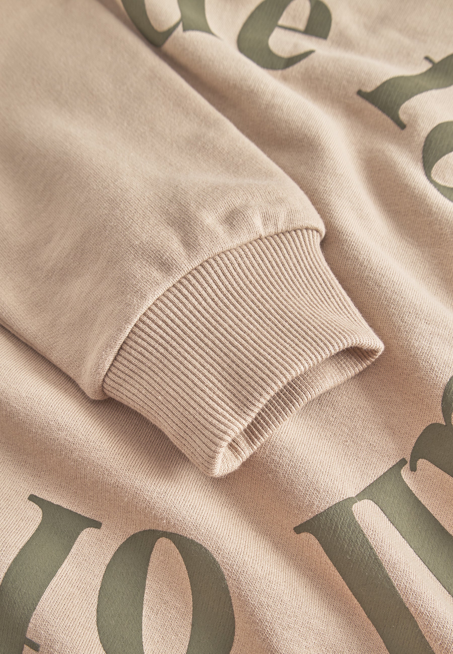 Felpa girocollo con stampa MFAOS in Tumbleweed Colours and Sons